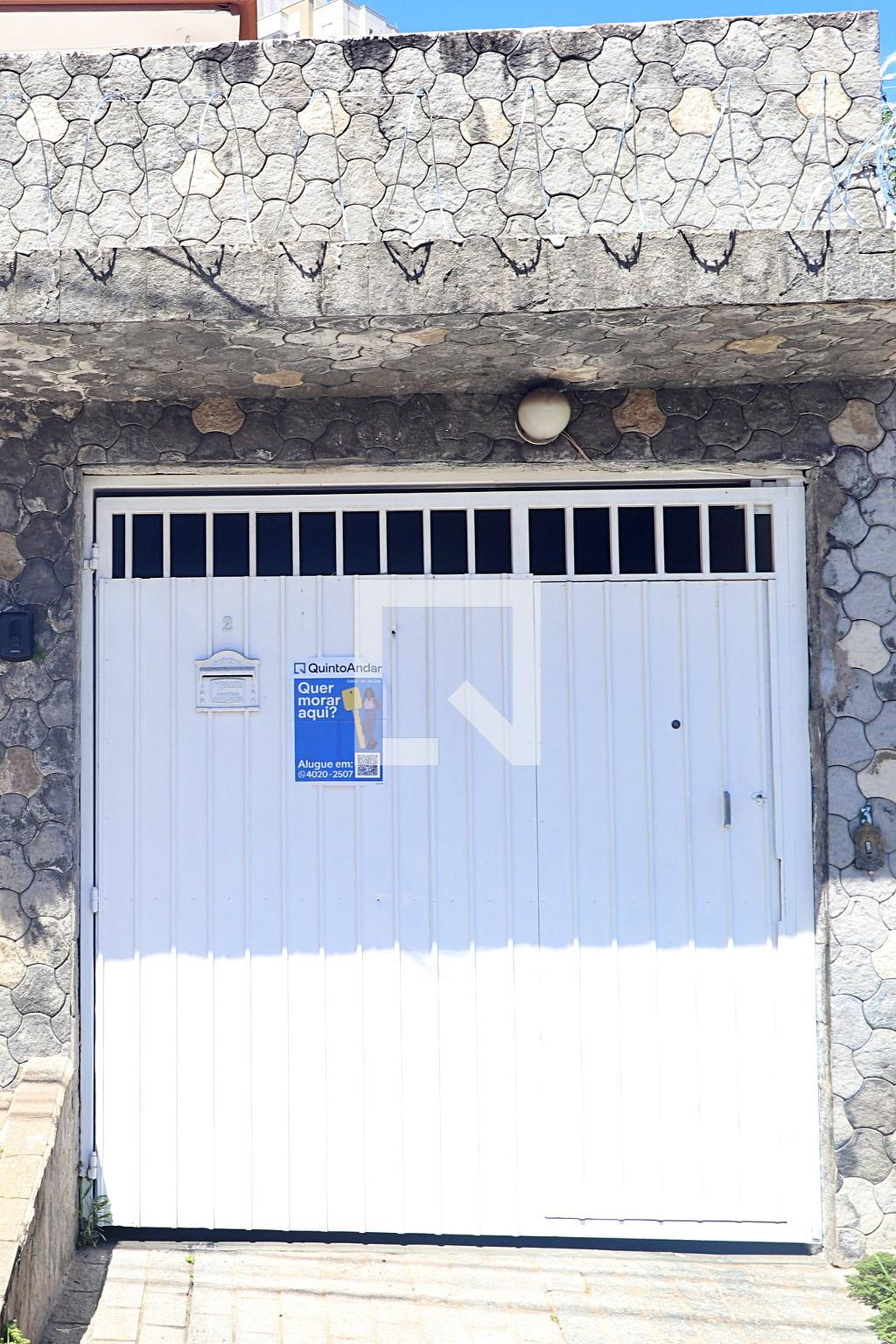 Fachada Condomínio em Rua das Caneleiras, 1131