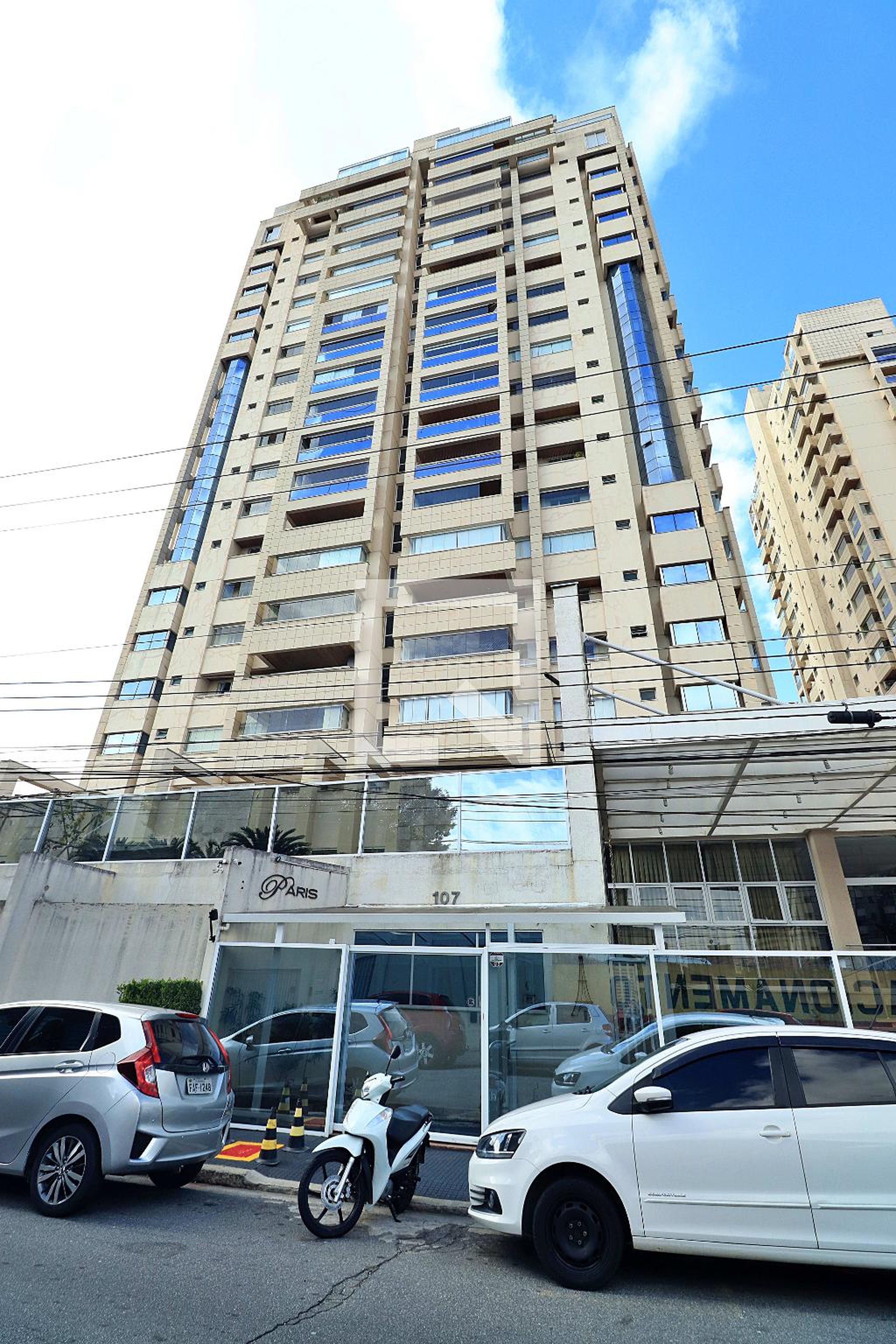Fachada do condomínio Condomínio Paris