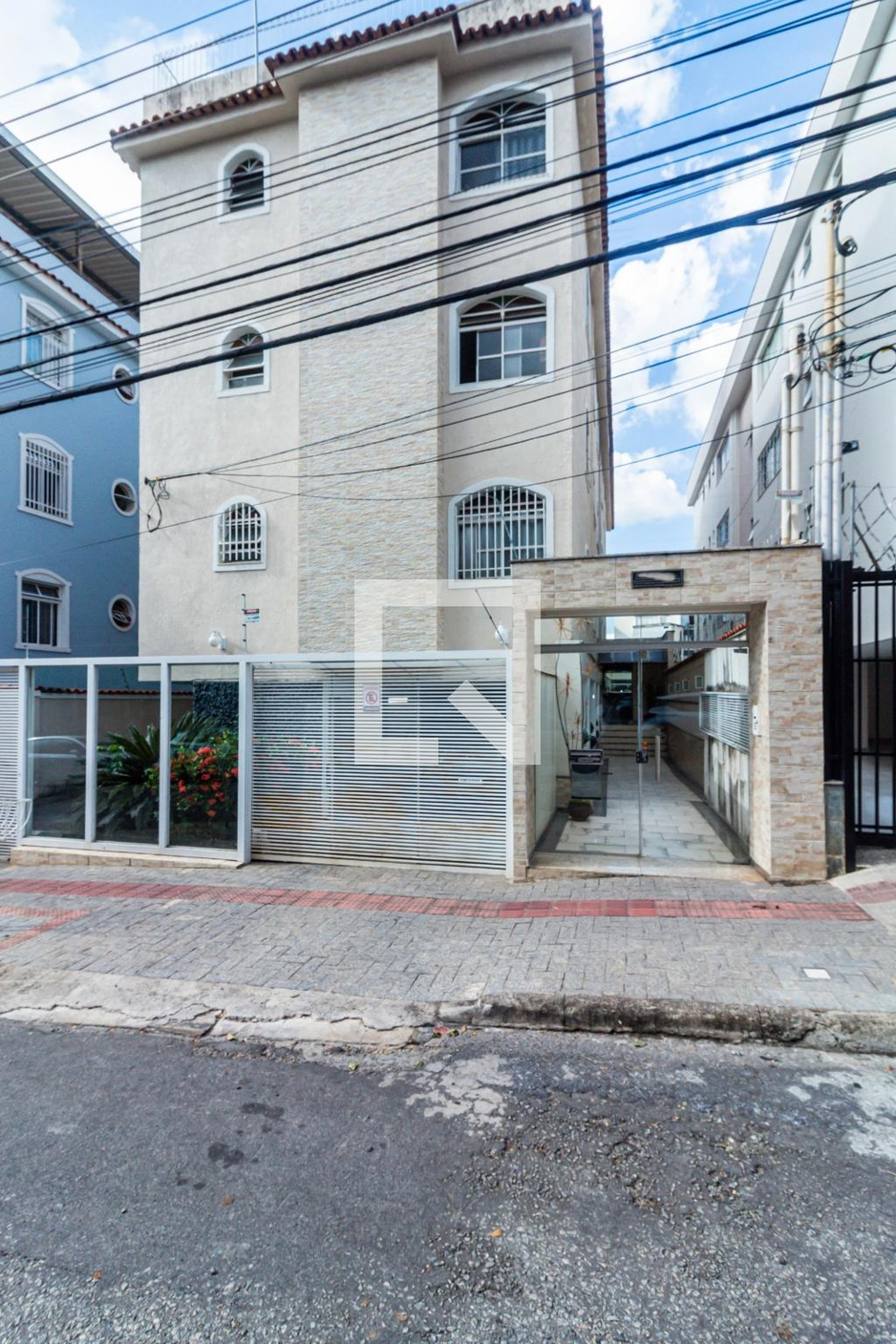 Fachada Condomínio em Rua Professor Lincoln Continentino, 497