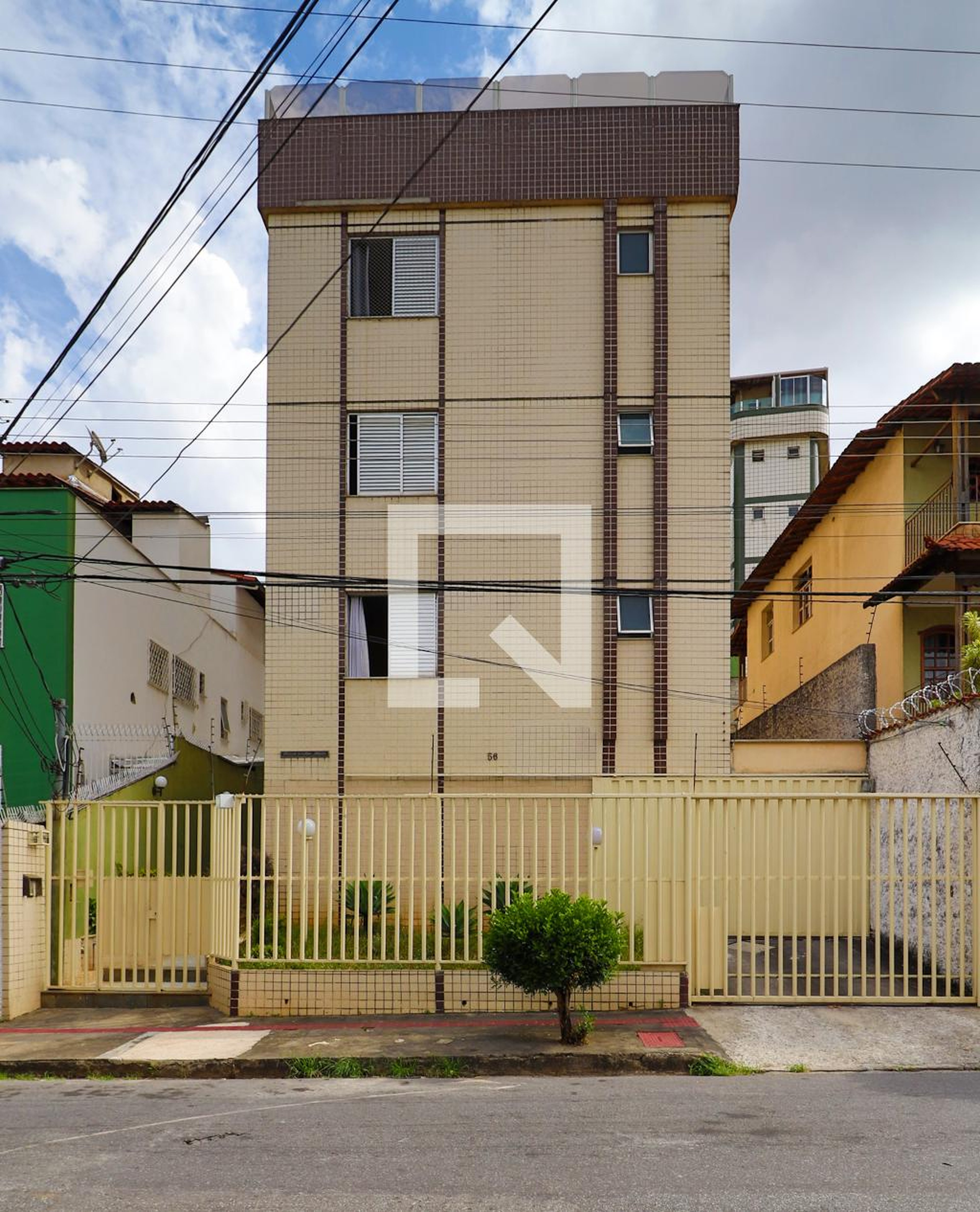 Fachada Condomínio em Rua Manoel Diniz, 56