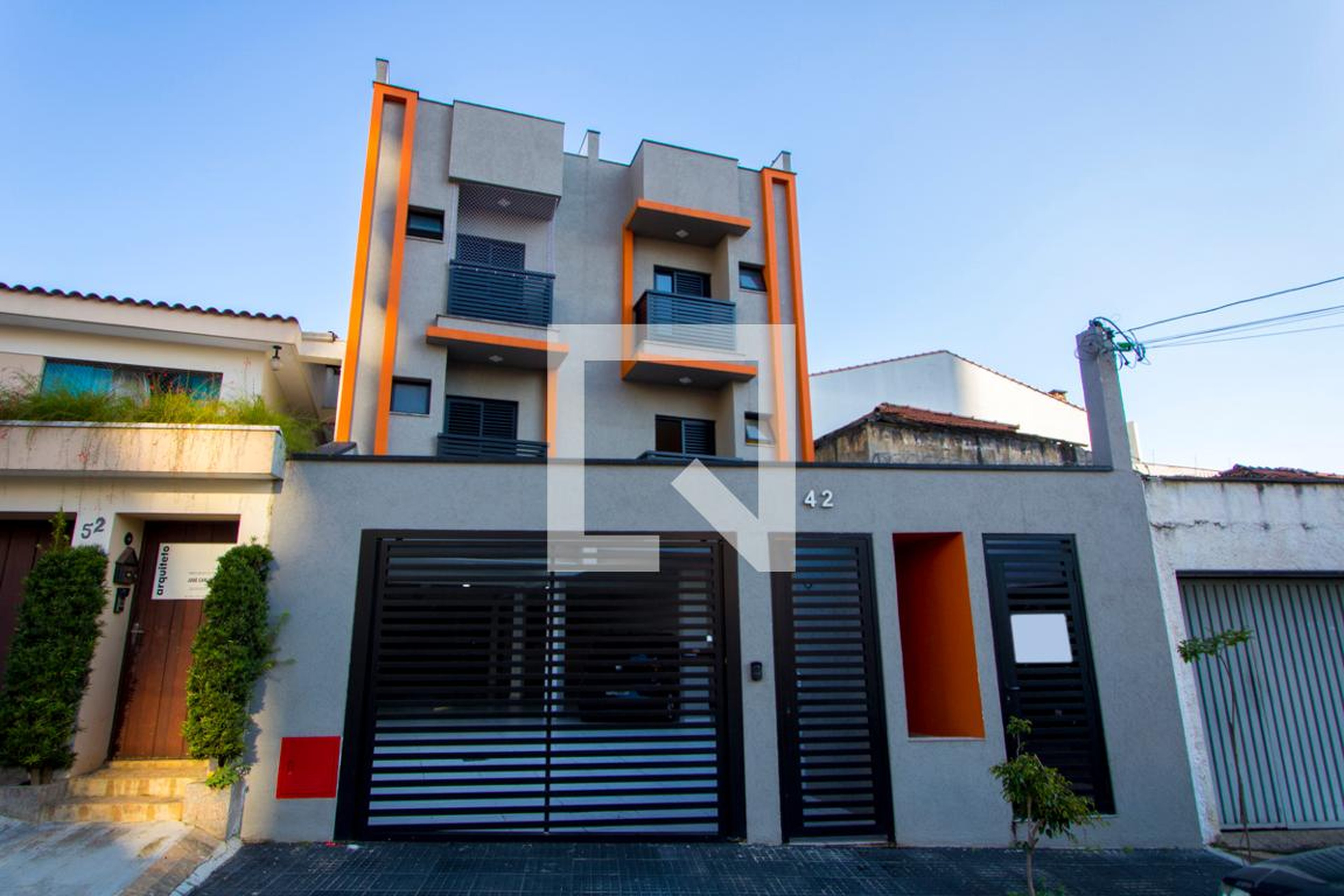 Fachada Condomínio em Rua Independência, 42