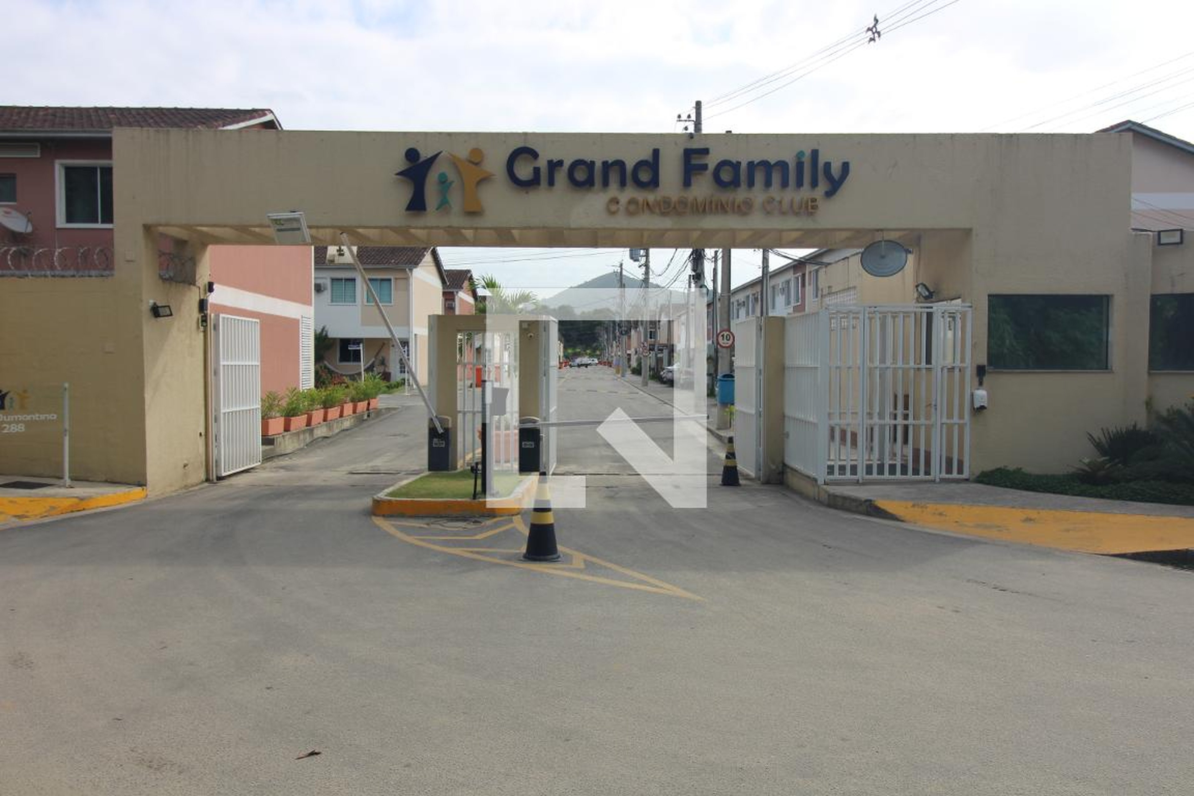 Fachada do Condomínio Condomínio Grand Family