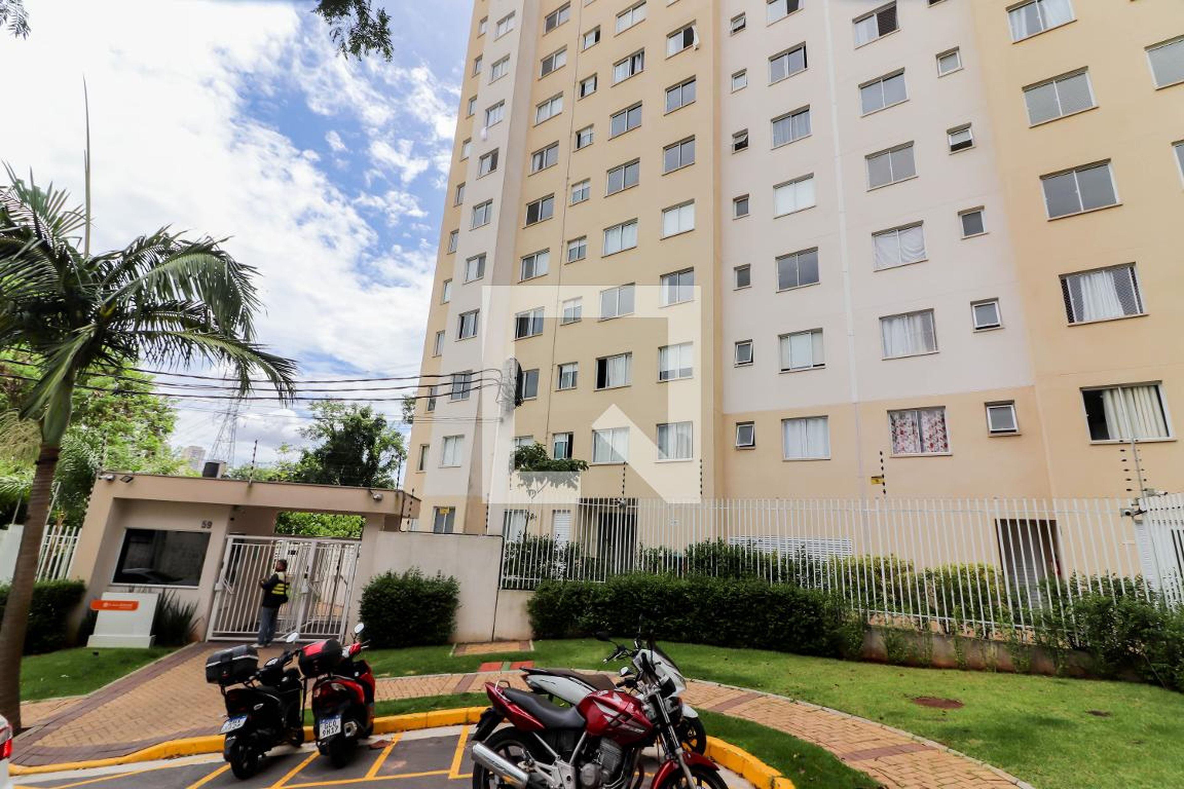 Fachada do Condomínio Condomínio Plano & Butantã Manuel Dias