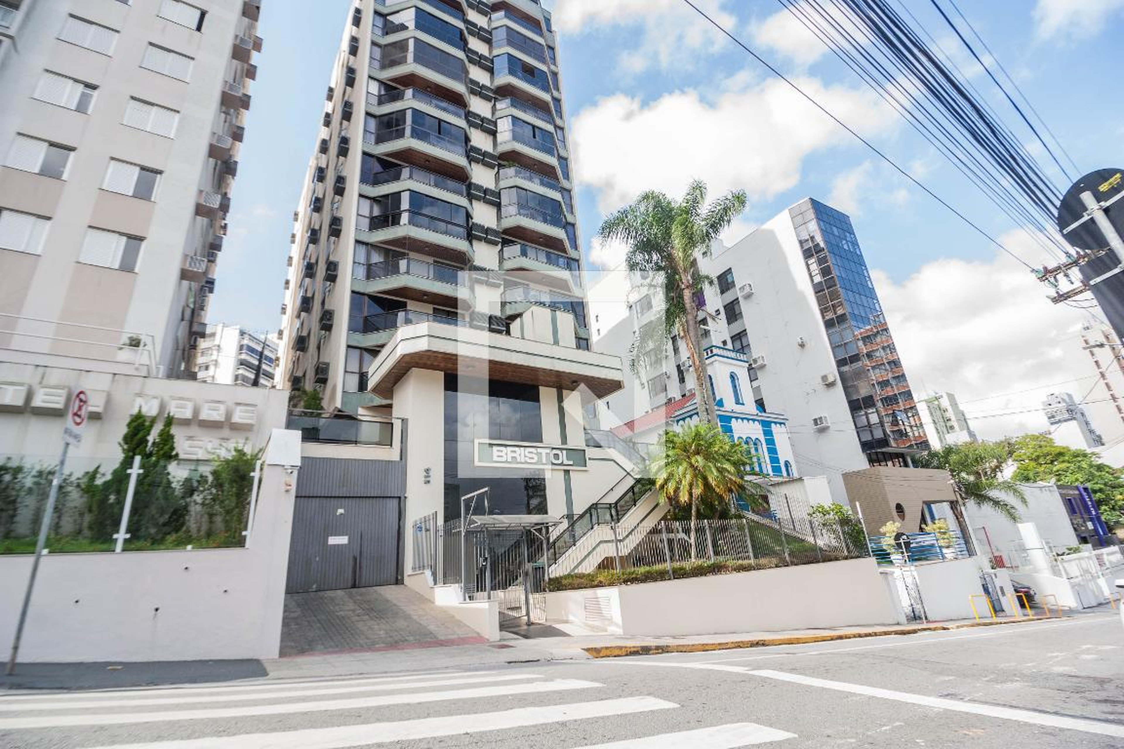 Fachada Condomínio Bristol