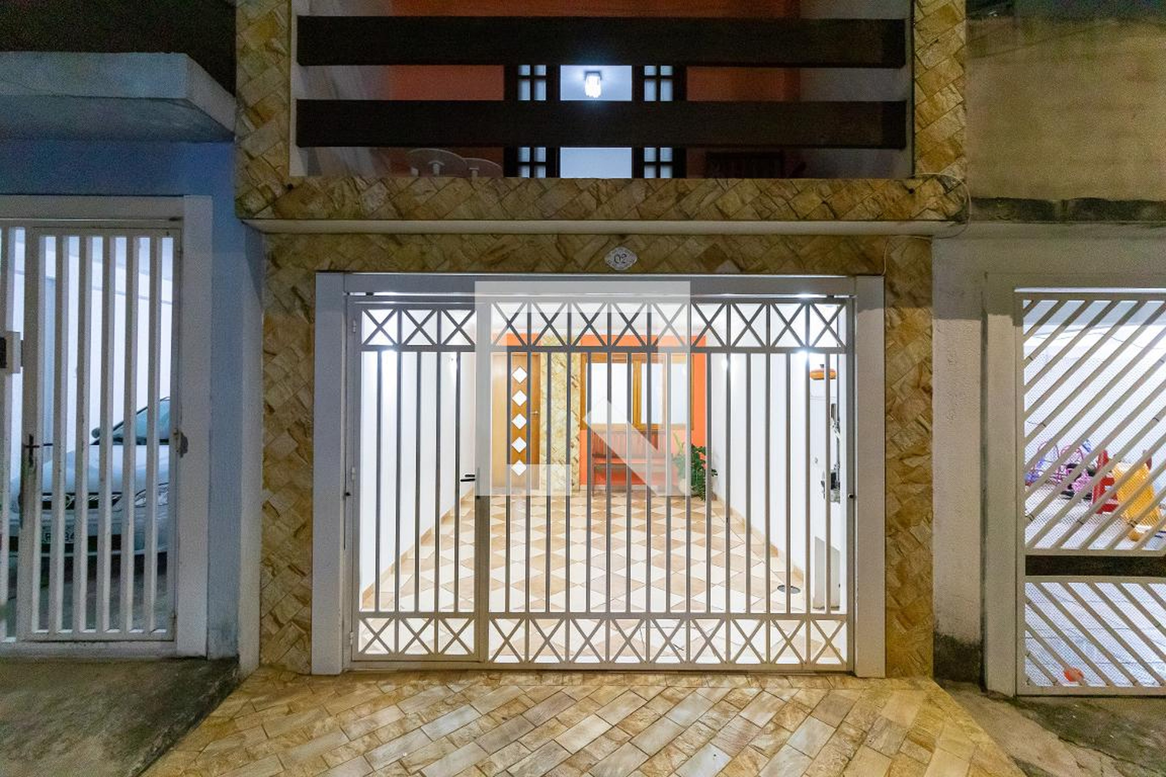 Fachada Condomínio em Rua Parreira-Brava, 236