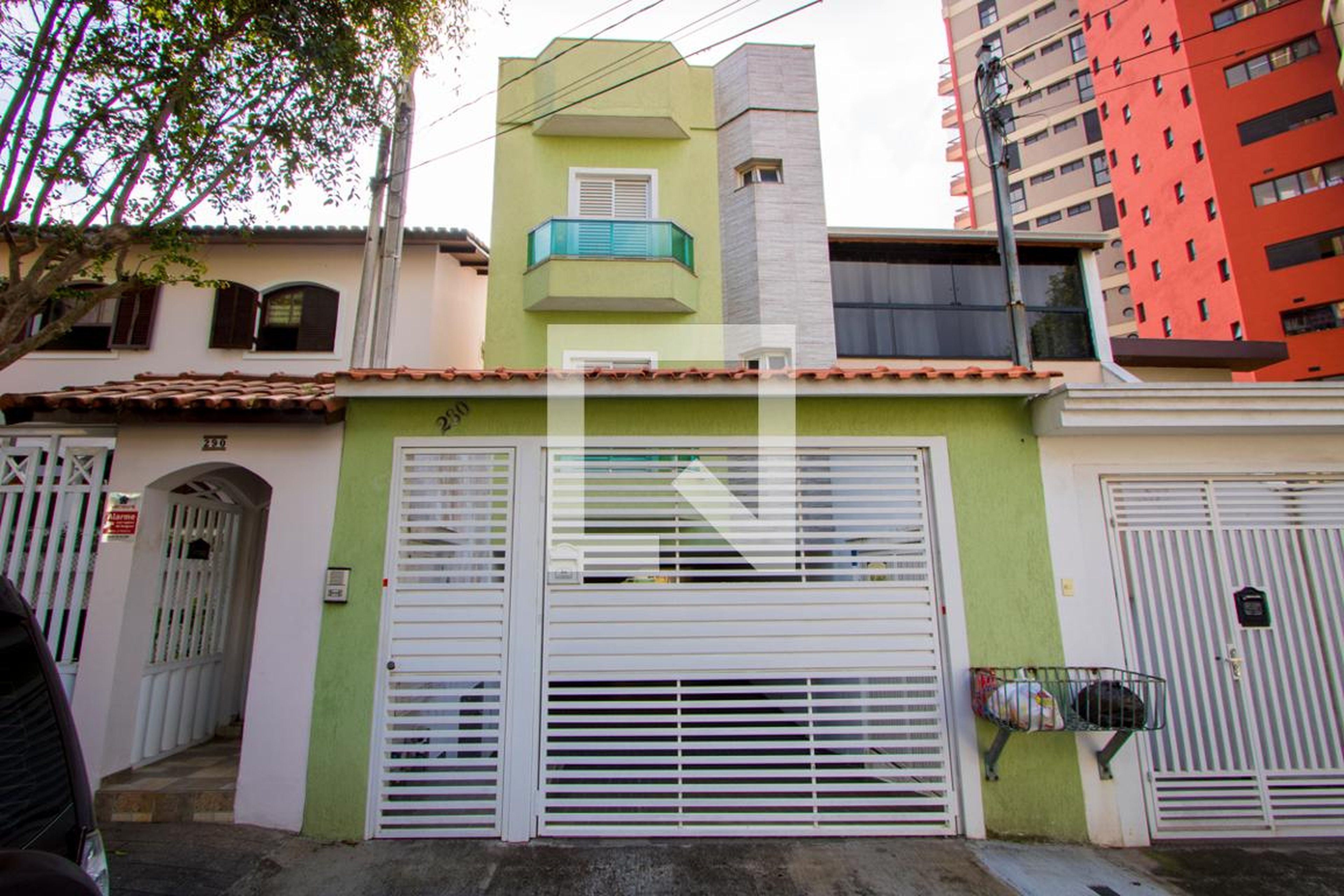 Fachada Condomínio em Rua Edu Chaves, 280