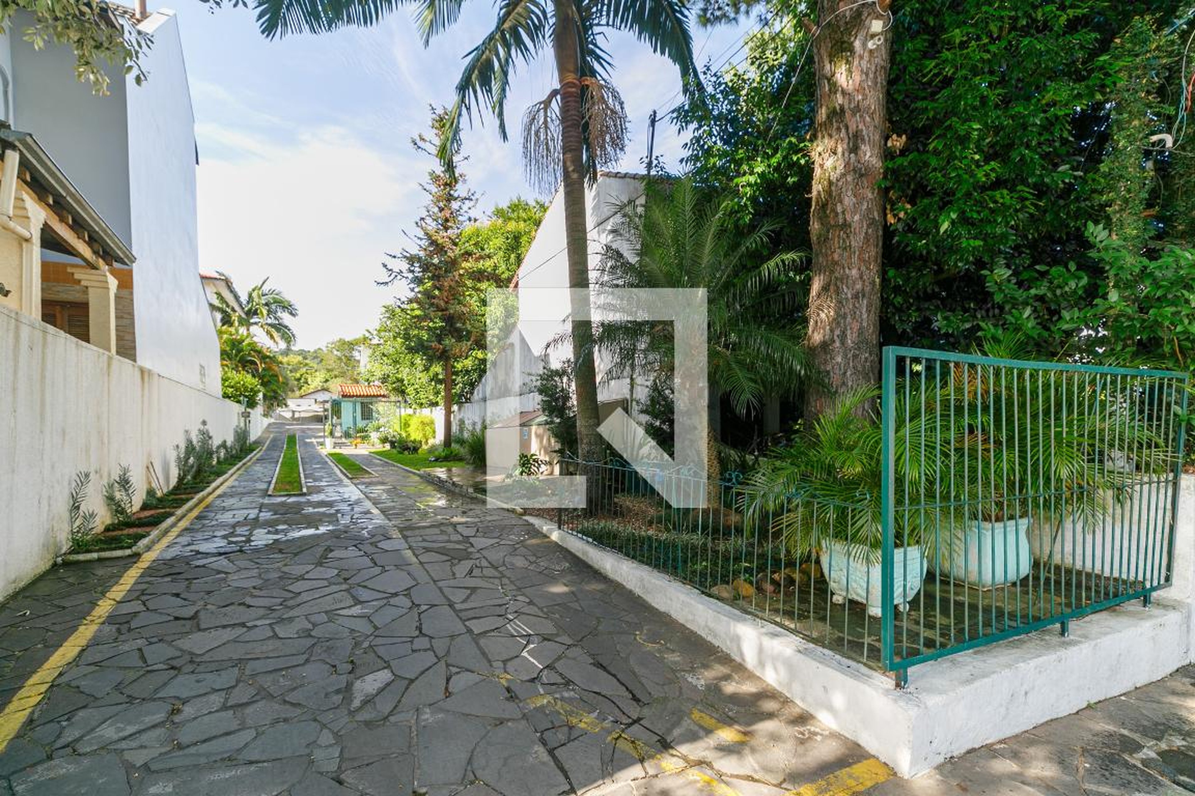 Fachada Condomínio em Rua Padre João Batista Reus, 1551