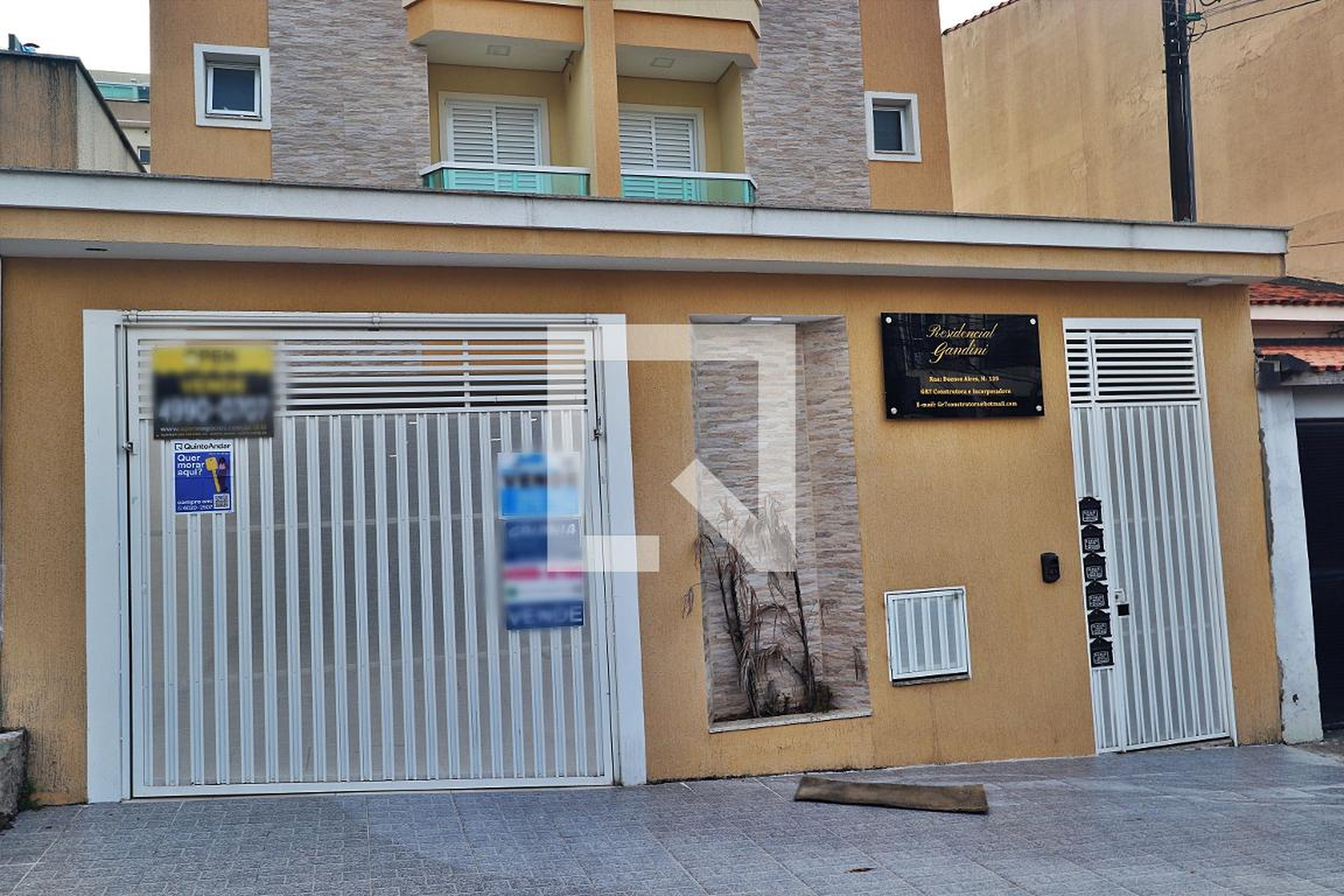 Fachada Condomínio em Rua Buenos Aíres, 139