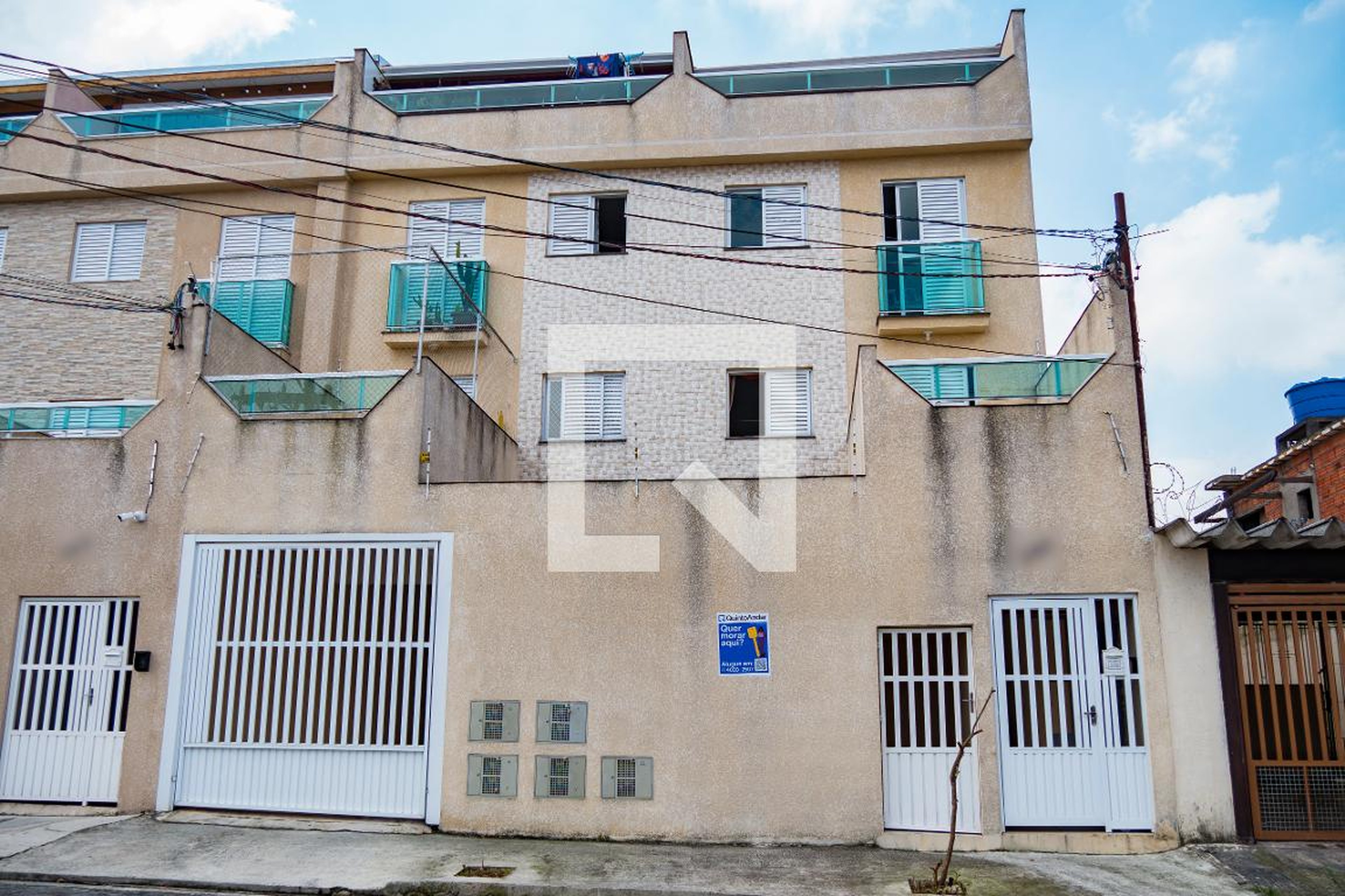 Fachada Condomínio em Rua Carinas, 157