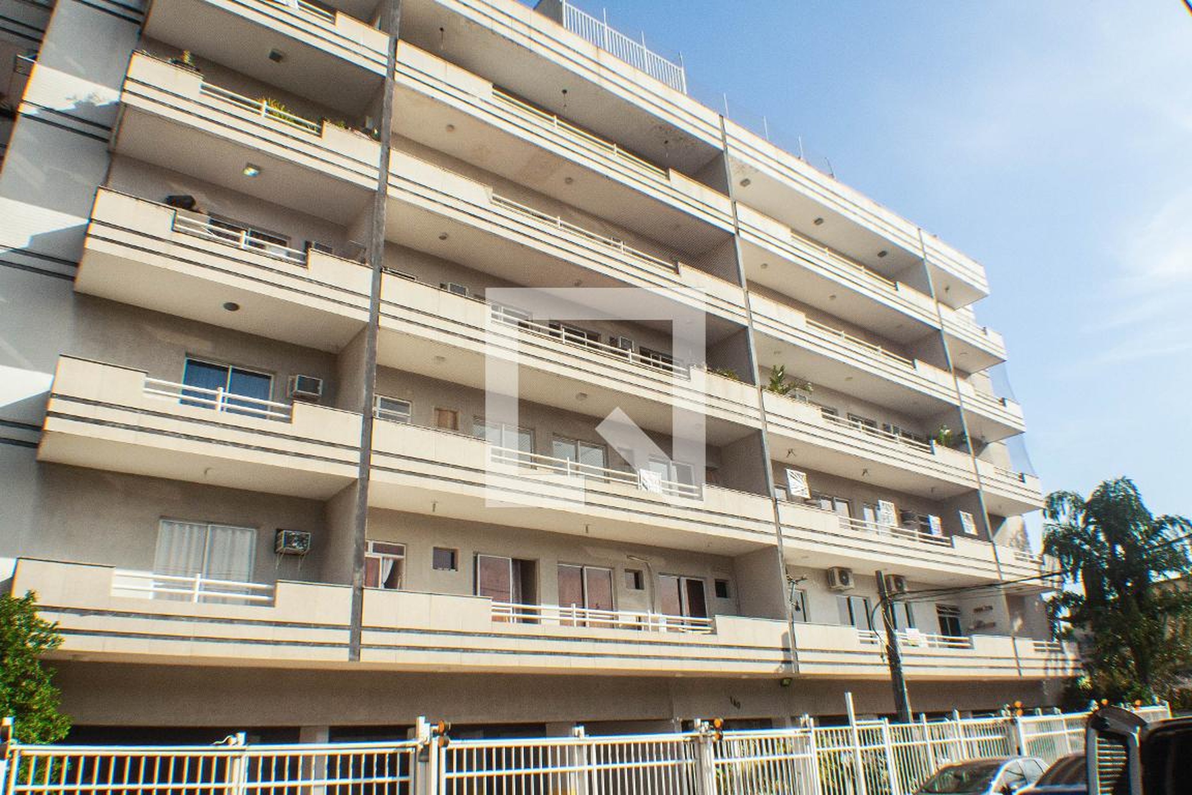 Fachada do Prédio Condomínio em Rua Benjamim Chambarelli, 140