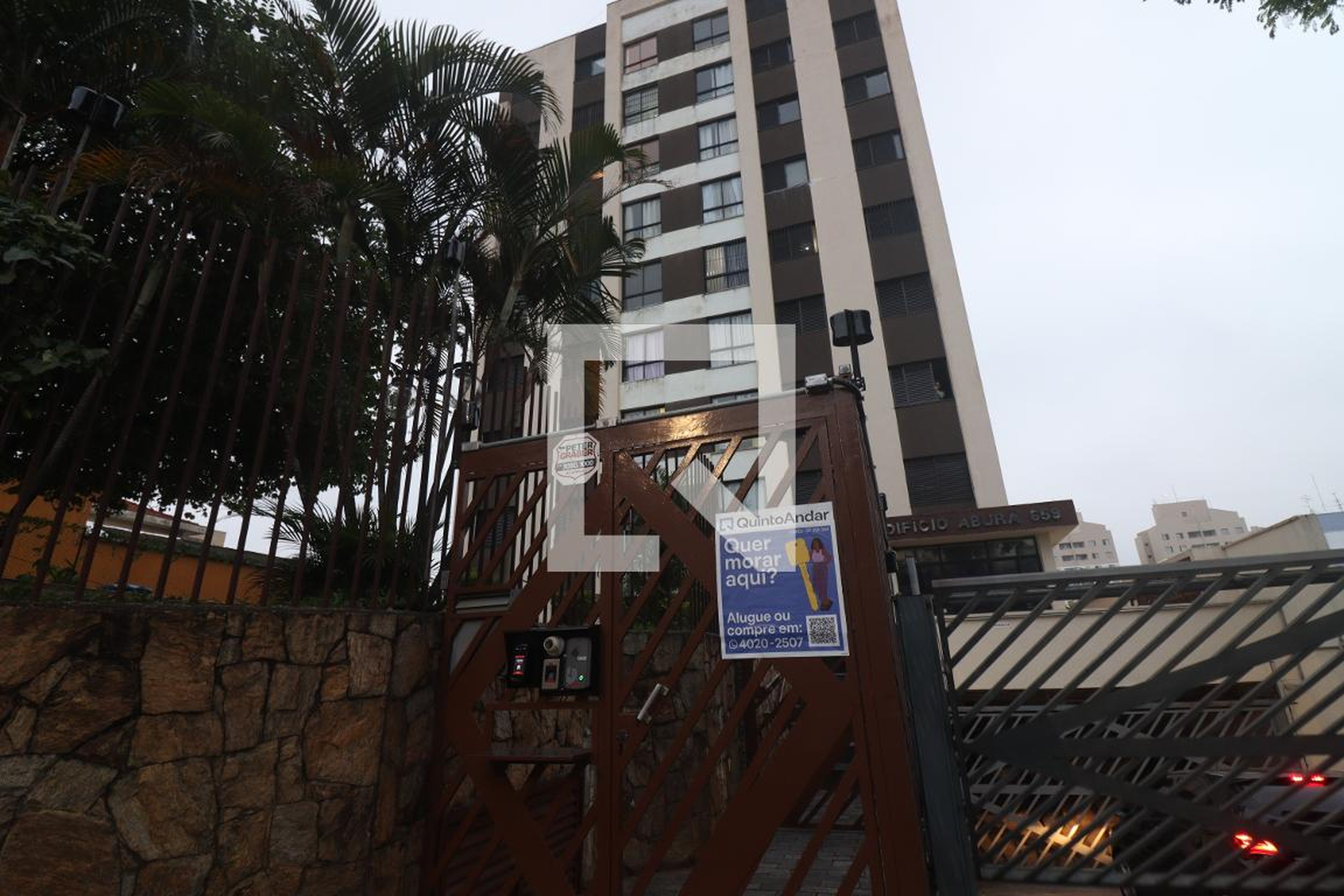 Fachada Condomínio em Rua Aburá, 359