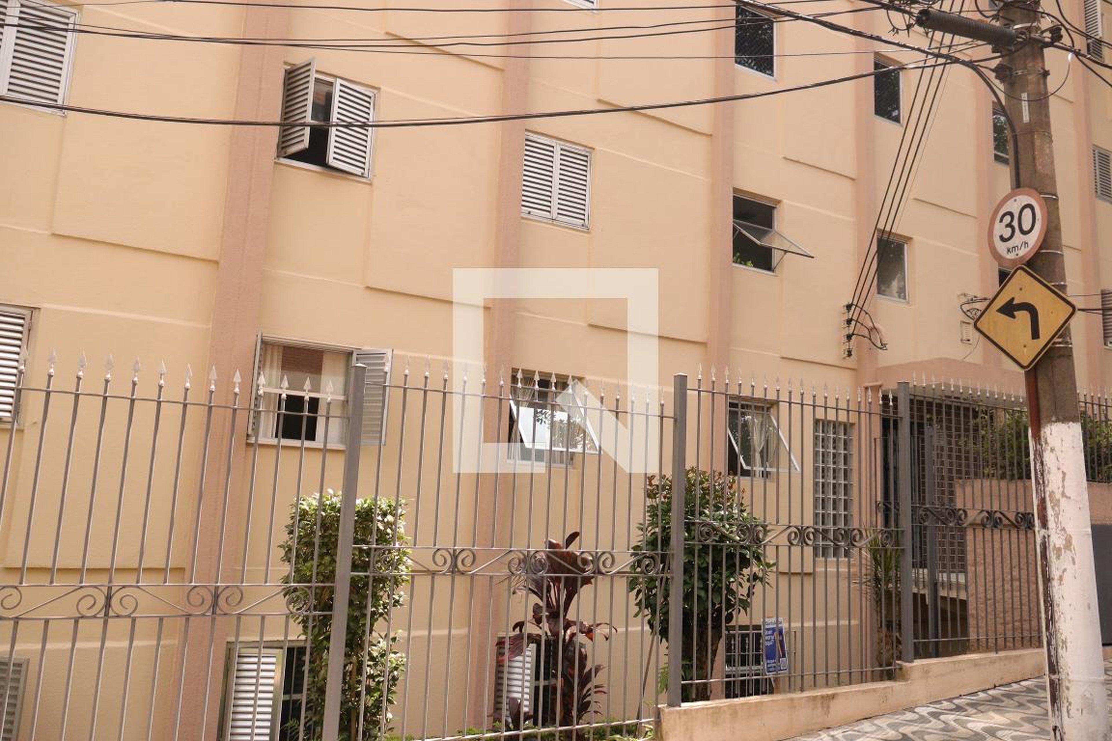 Fachada Condomínio em Rua Tenente Ubirajara Monory, 50