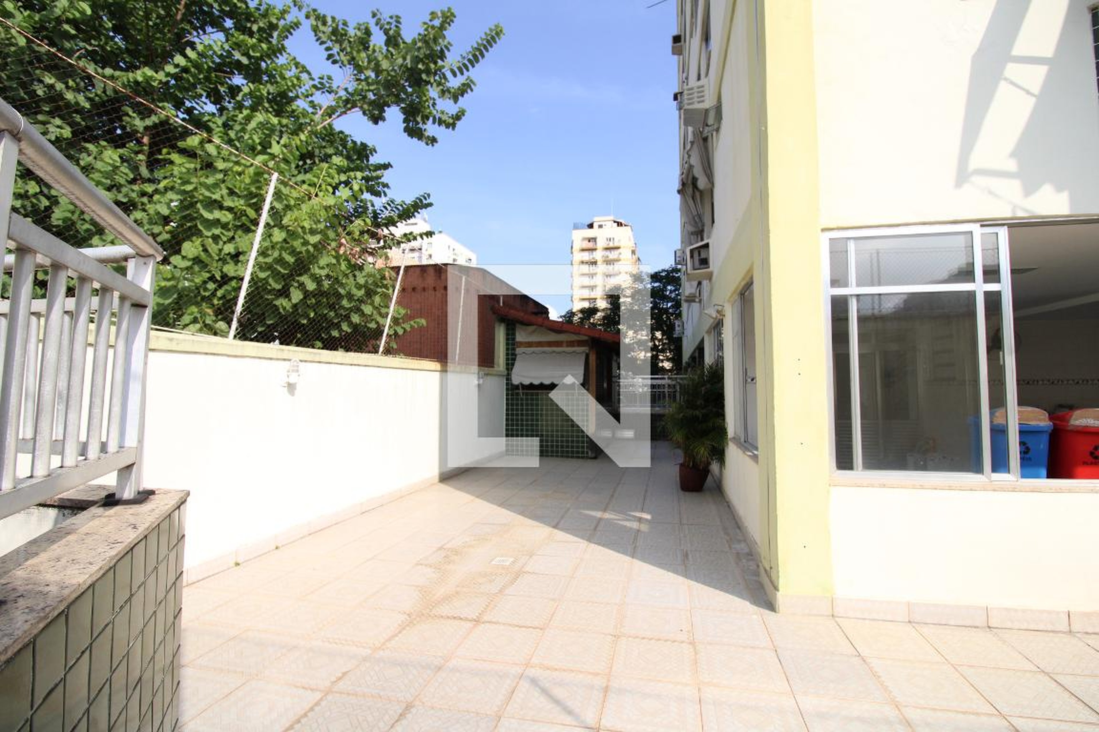 Área Comum - Nair Azeredo Lopes