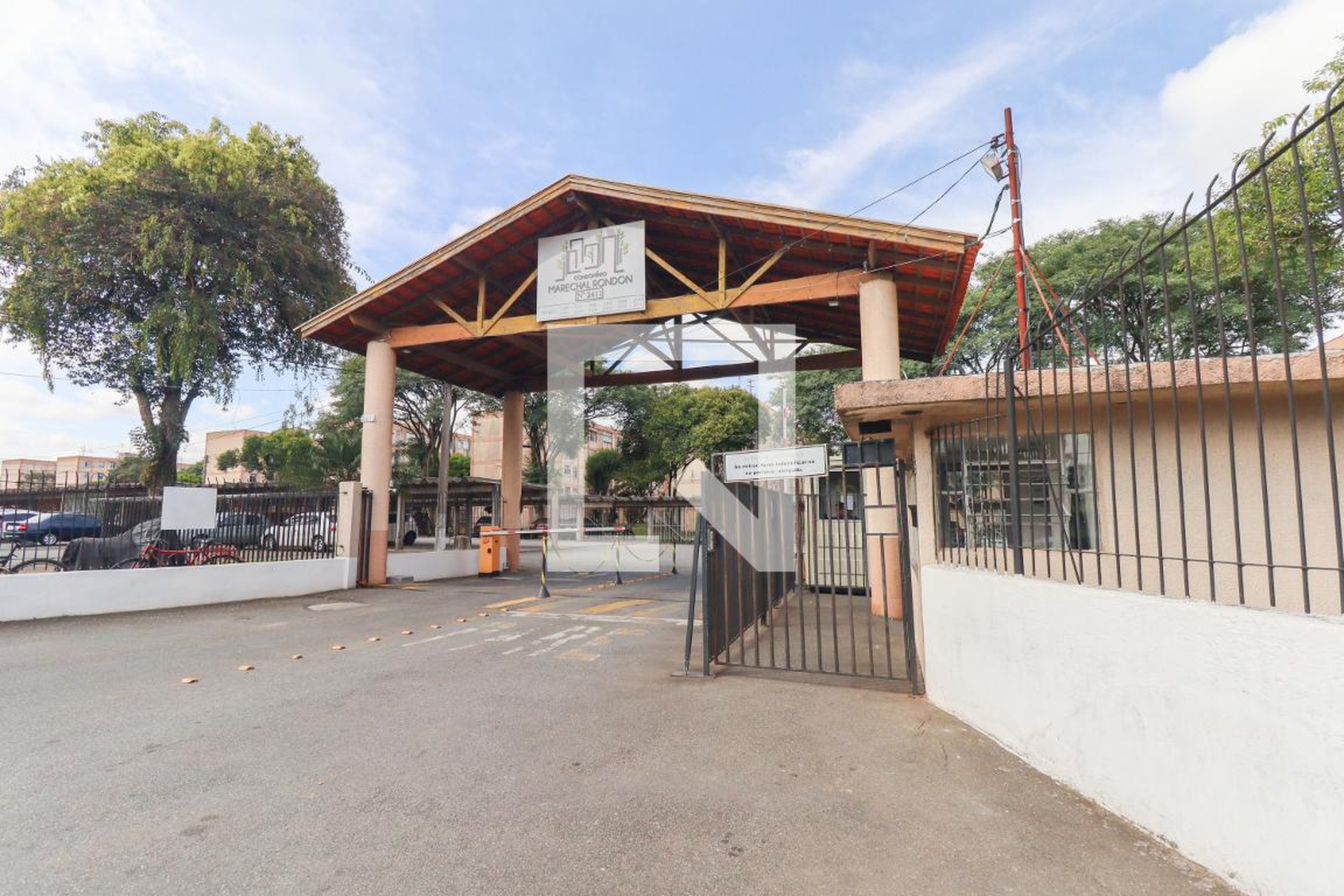 Fachada do Condomínio Condomínio em Rua Professor Algacyr Munhoz Mader, 2460