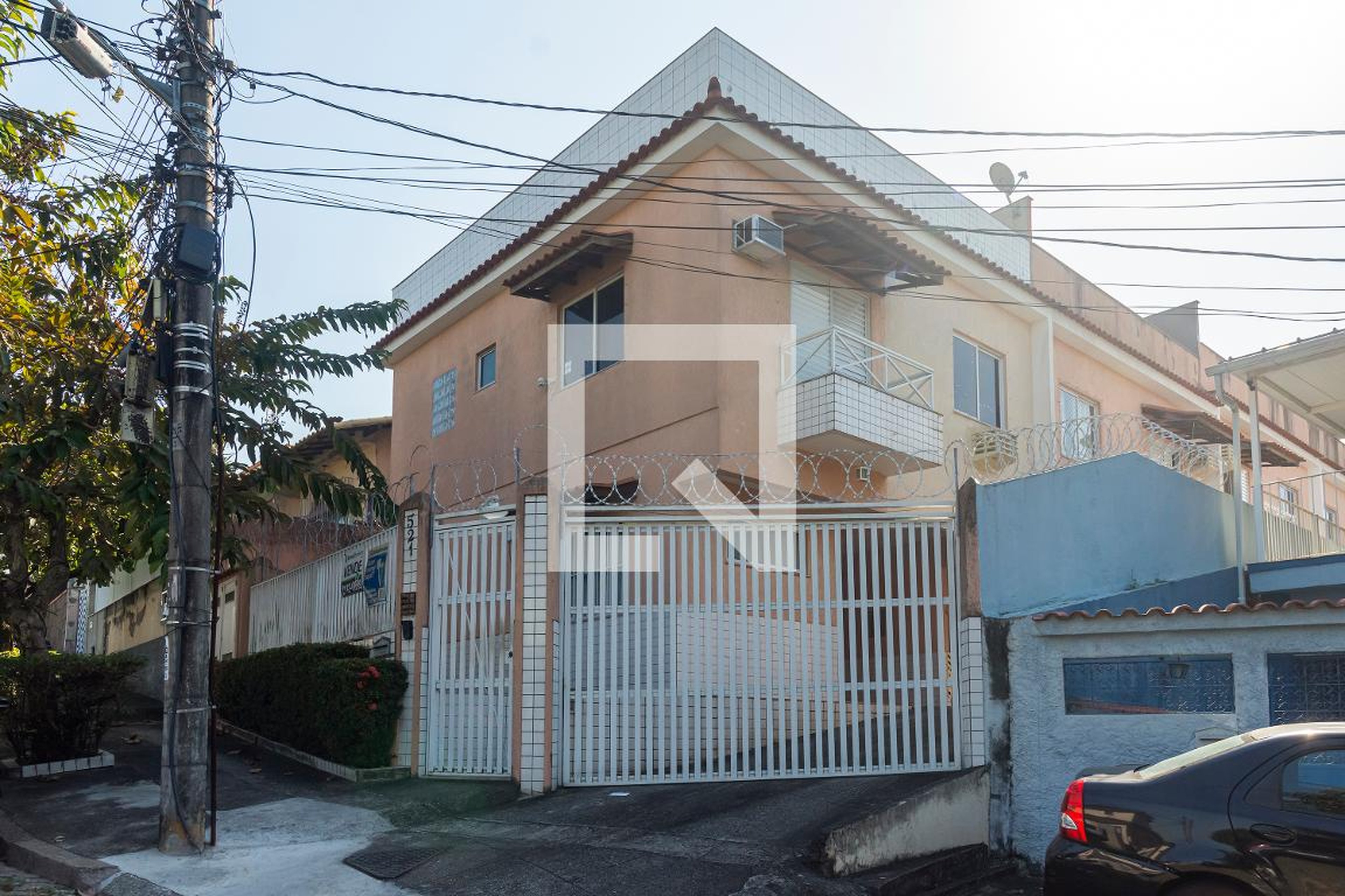 Fachada do condomínio Condomínio em Rua Ponte Nova, 521