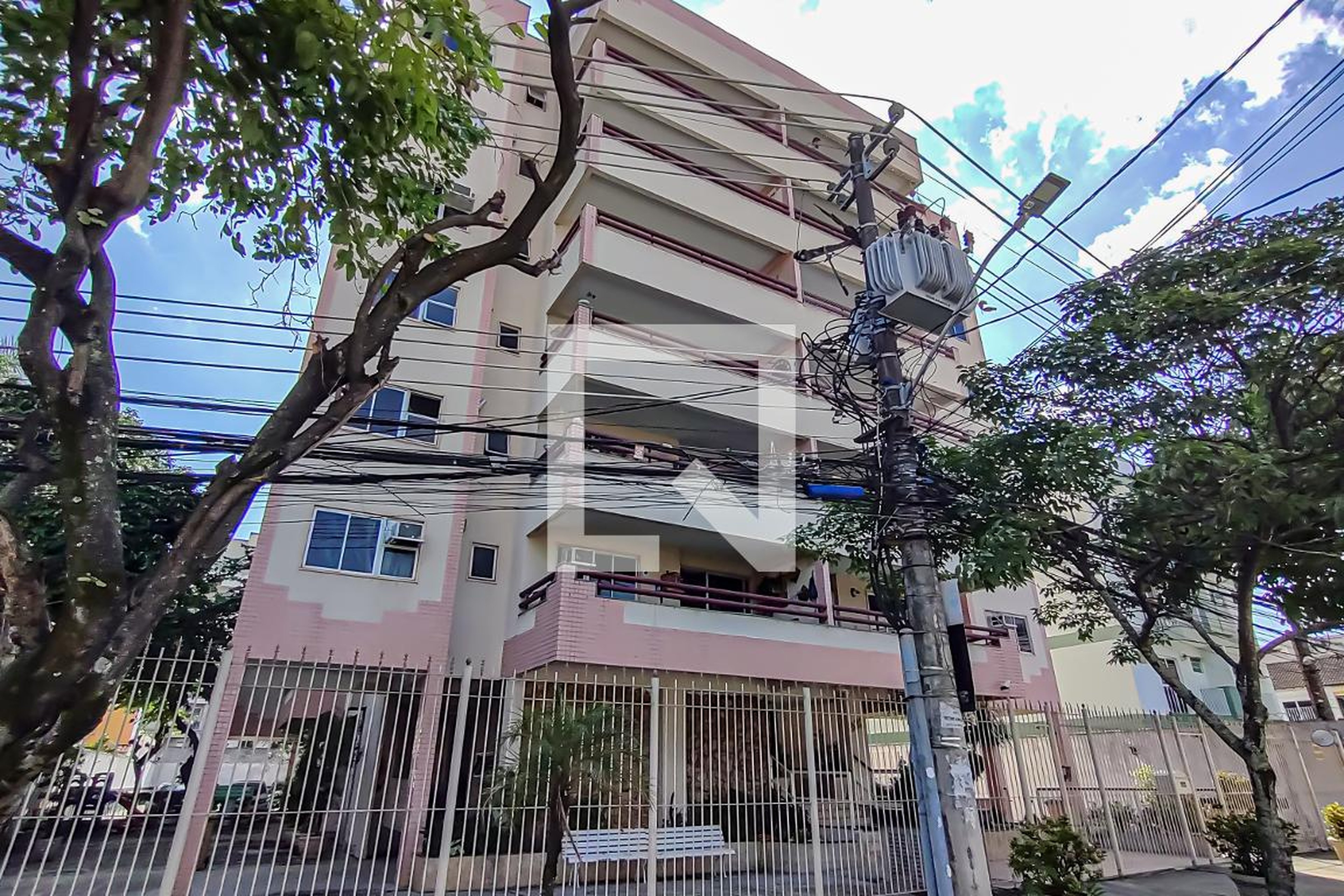 Fachada Condomínio em Rua Imuta, 342