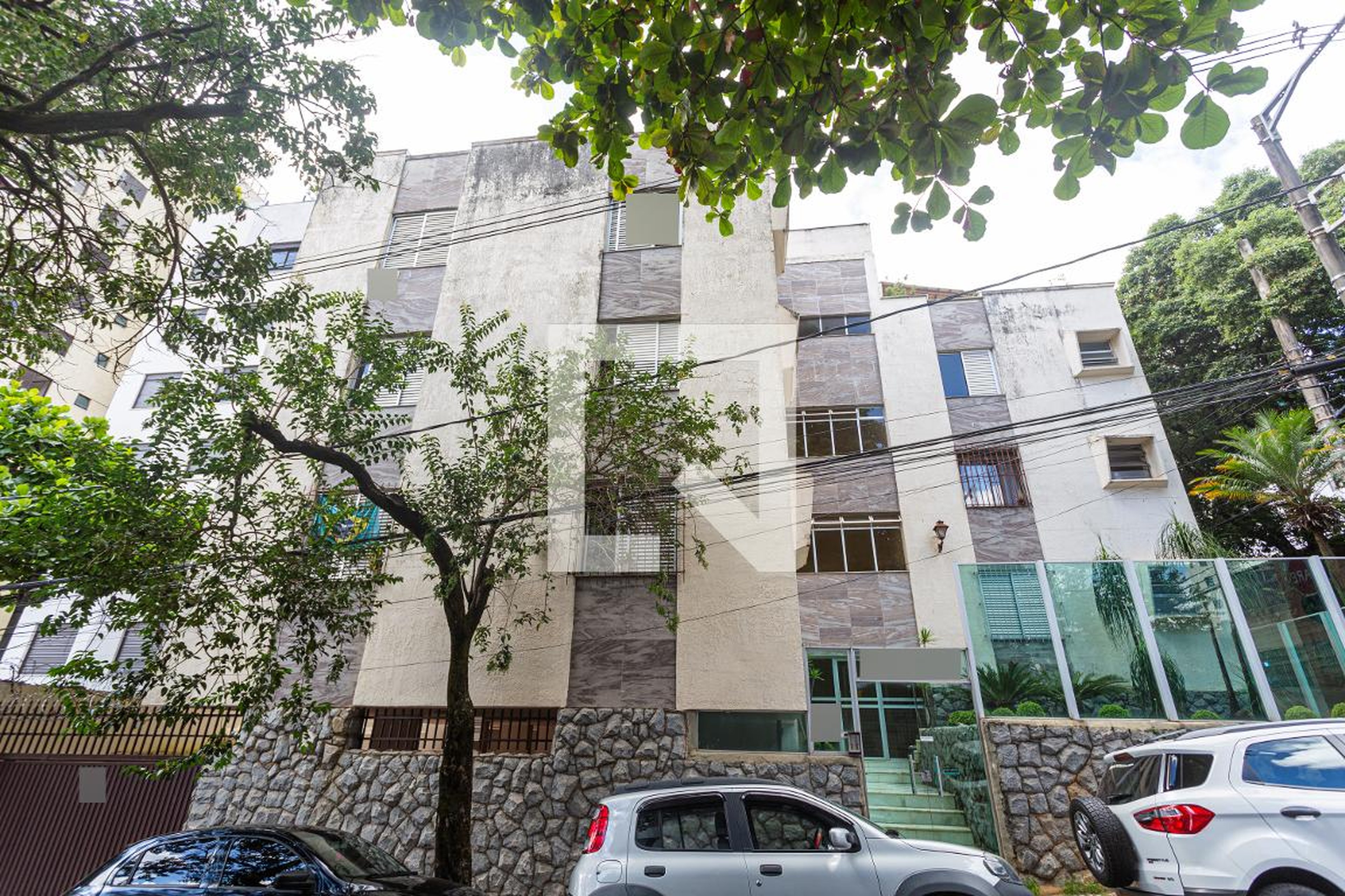 Fachada Condomínio em Rua Bambuí, 981