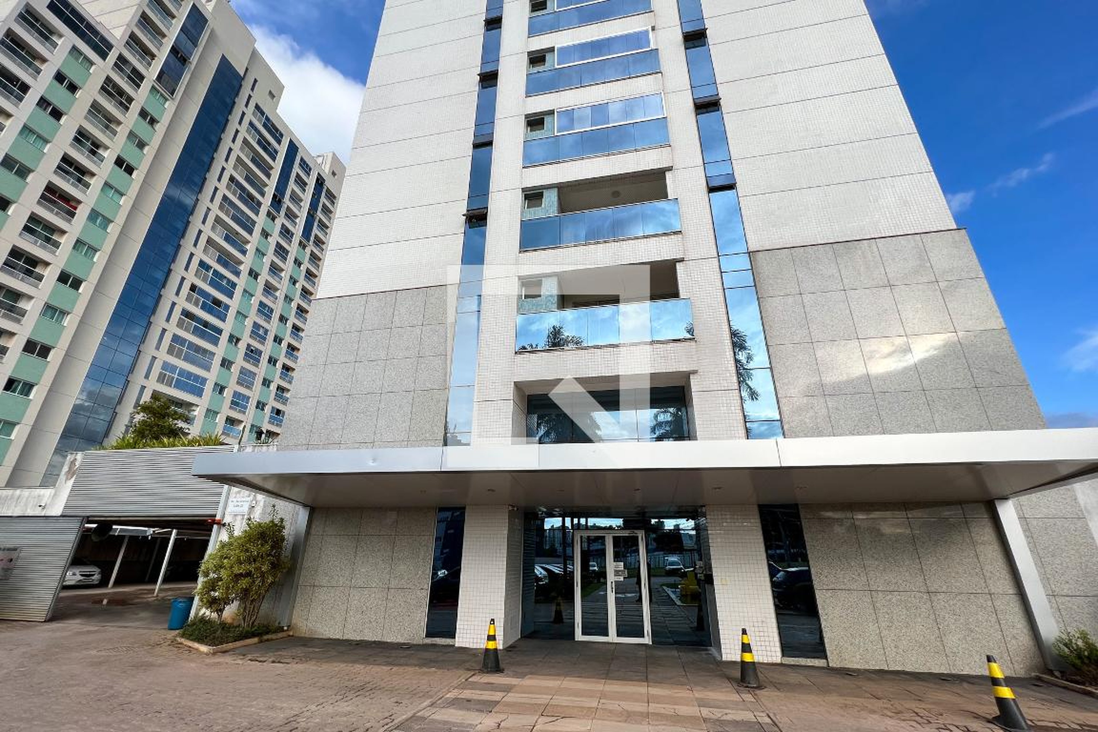 Fachada Condomínio em Avenida Jacarandá, 45