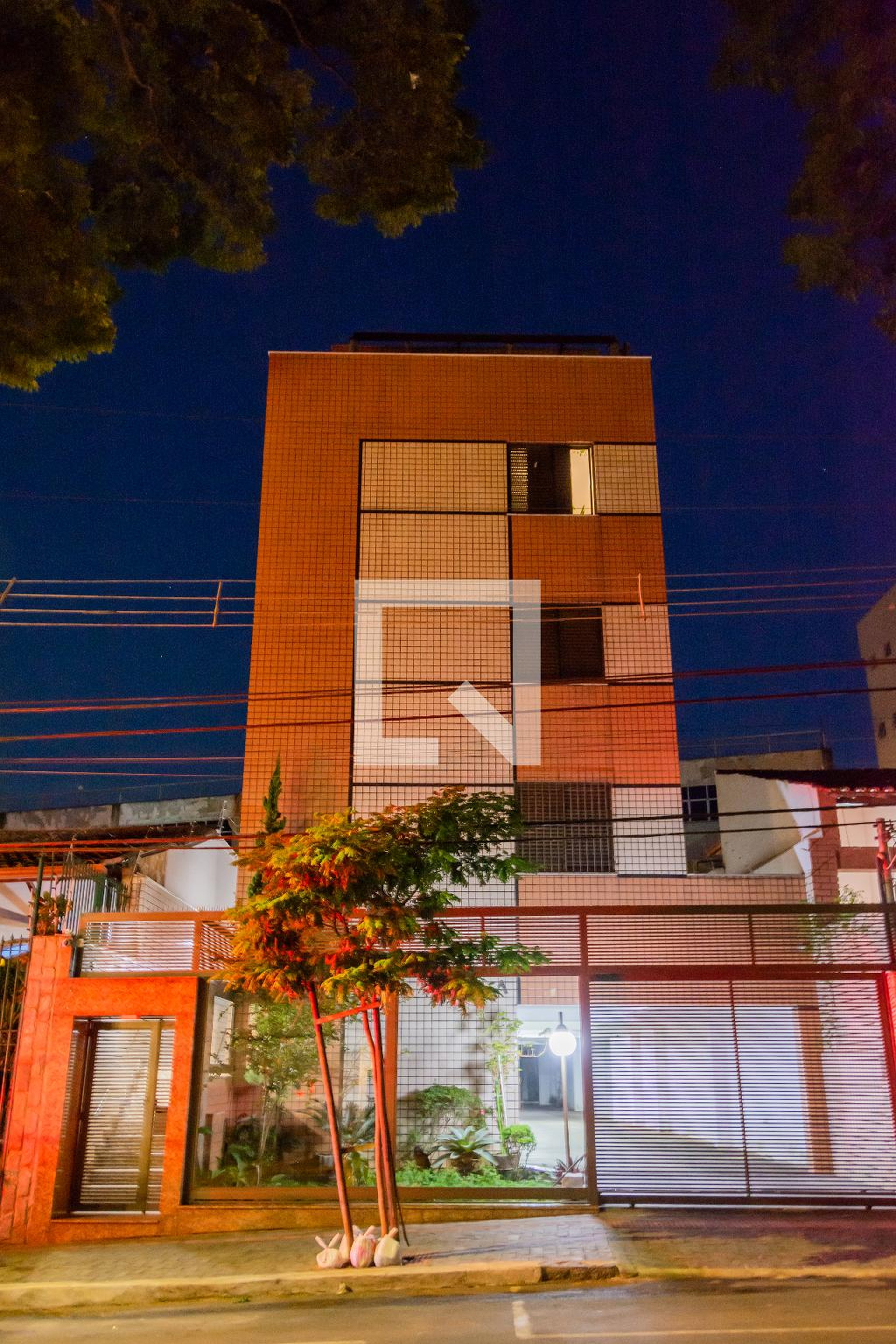 Fachada Condomínio em Rua Albita, 701