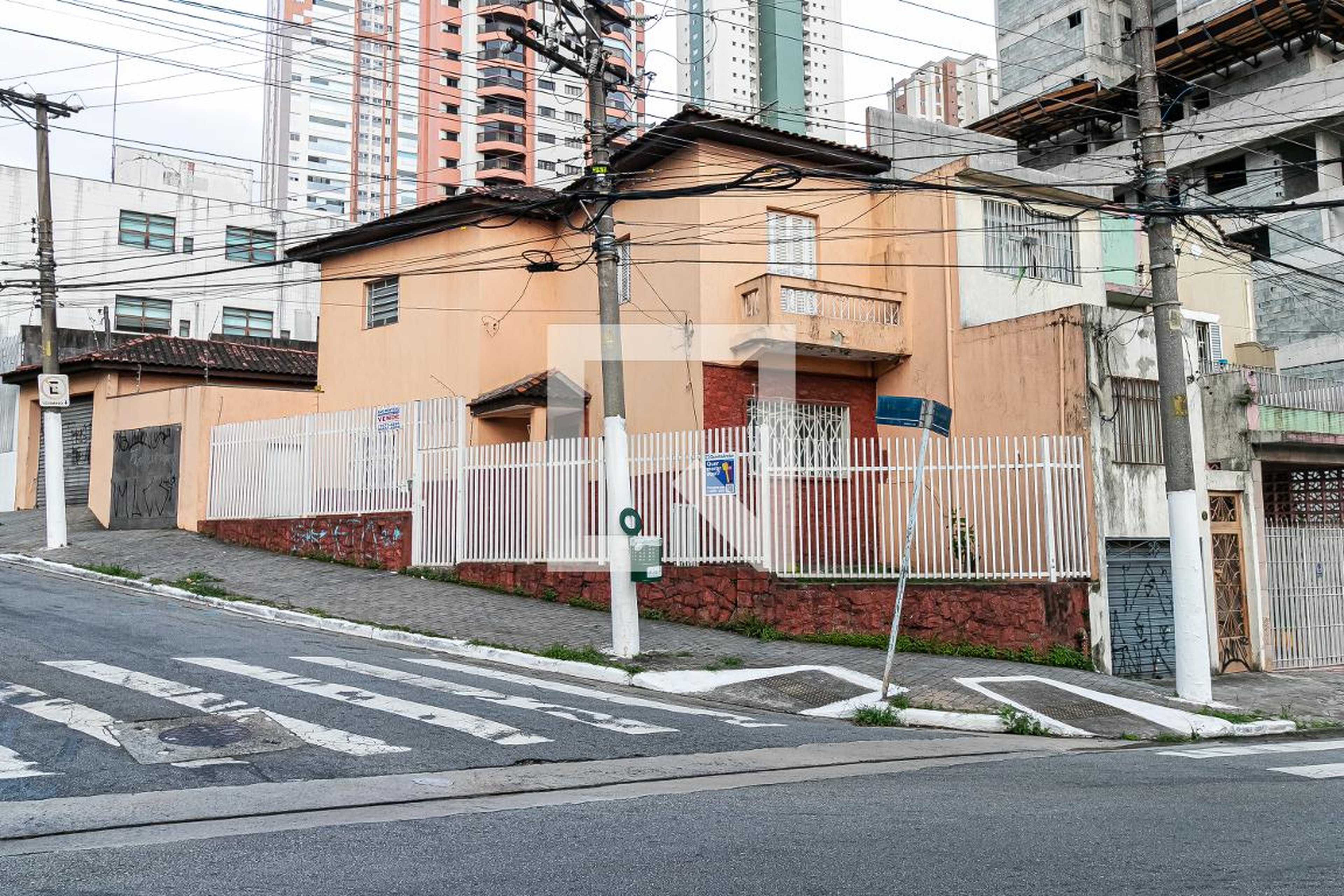 Fachada Condomínio em Rua Azevedo Soares, 16