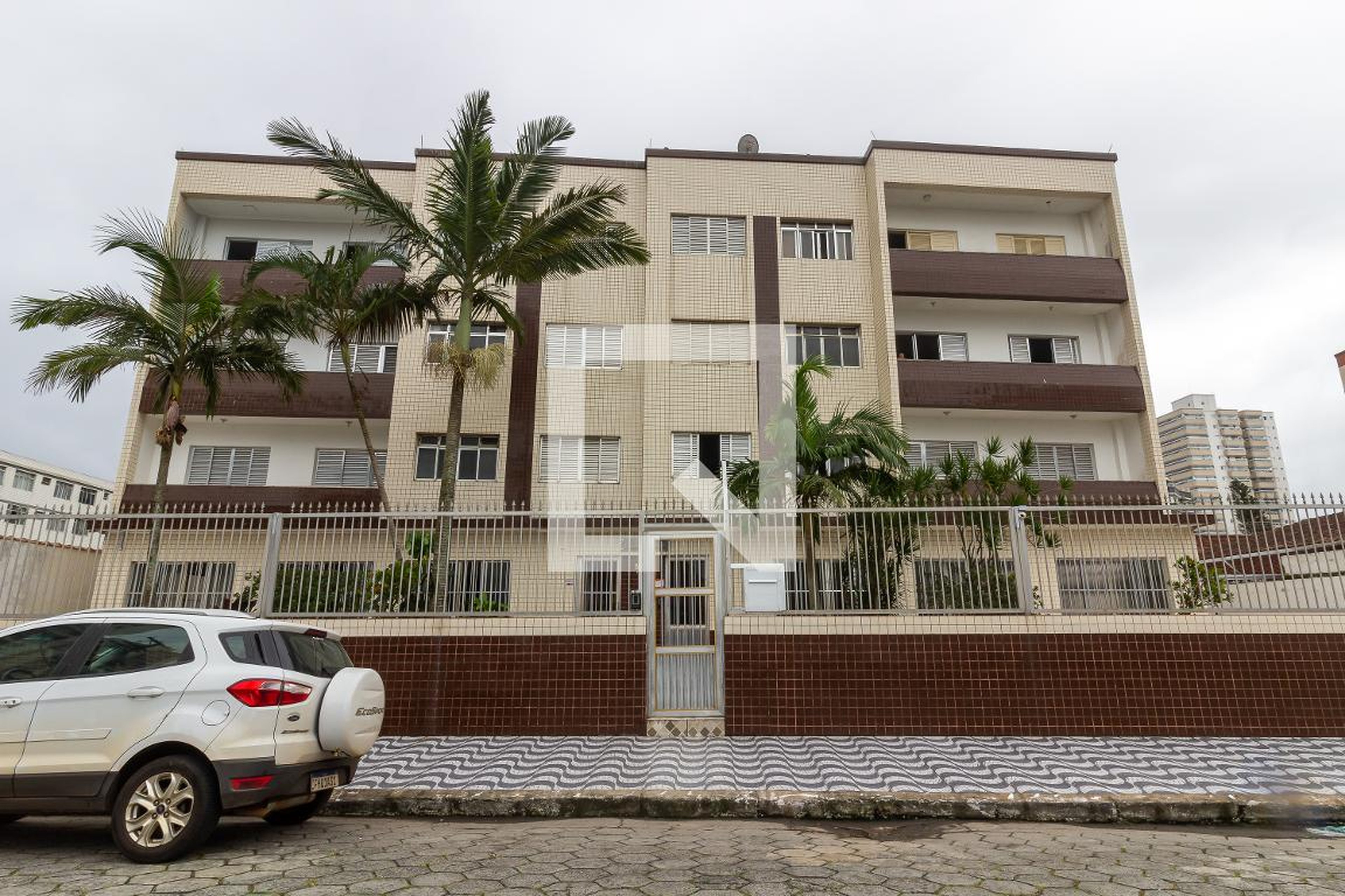 Fachada Condomínio em Rua Pedro Álvarez Cabral, 790