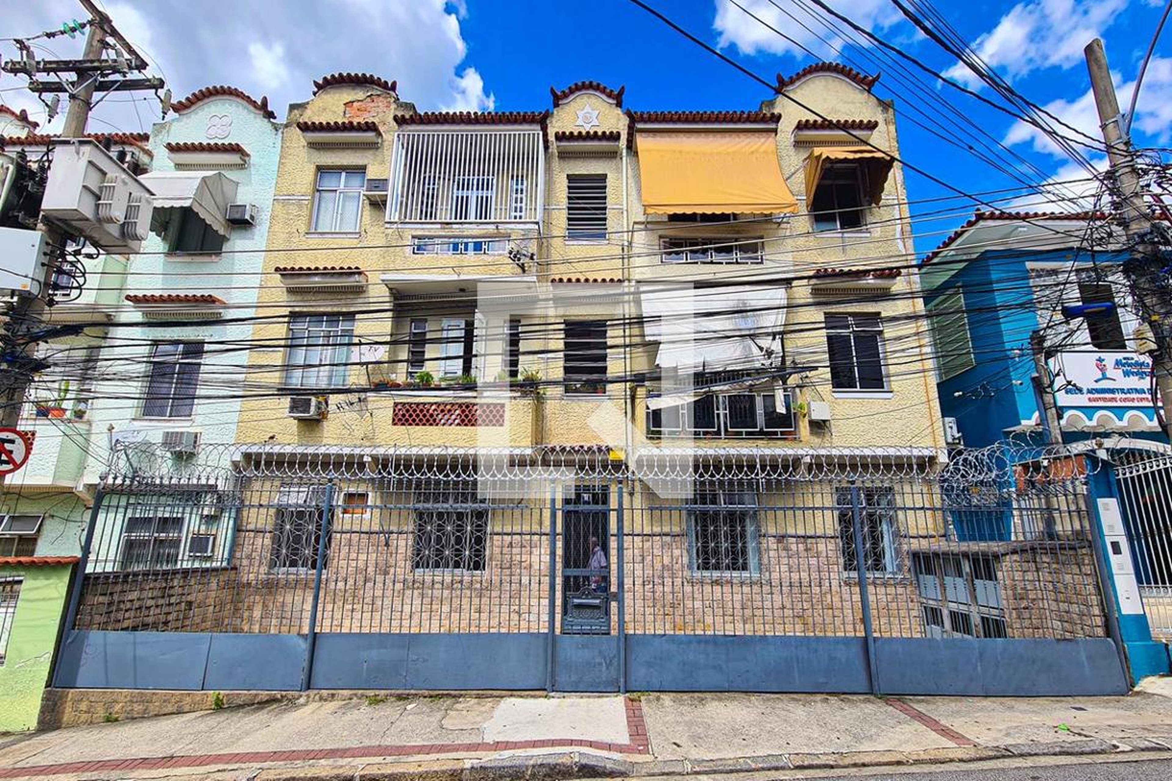 Fachada Condomínio em Rua Coronel Magalhães, 51