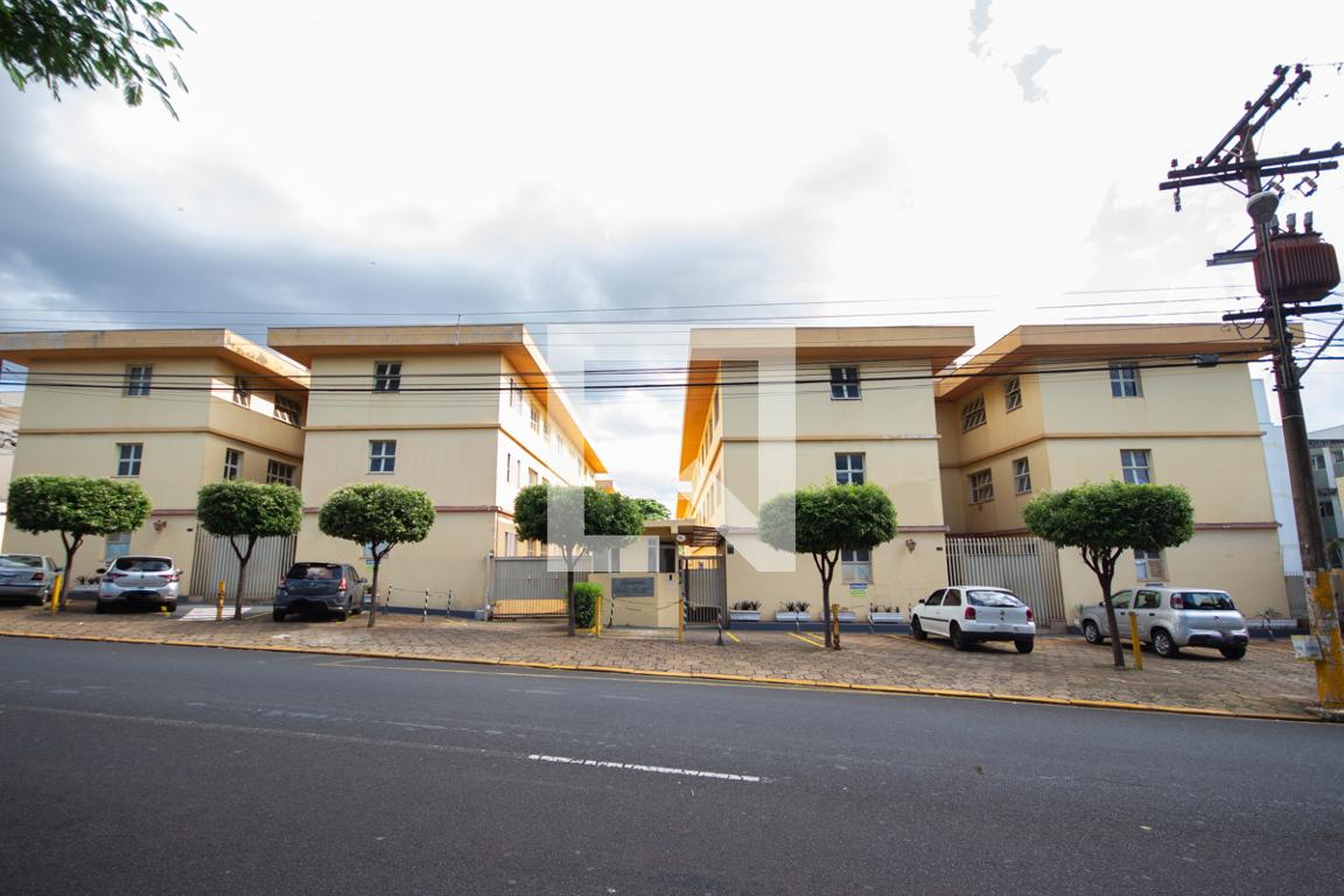 Fachada do condomínio Residencial 13 de Maio