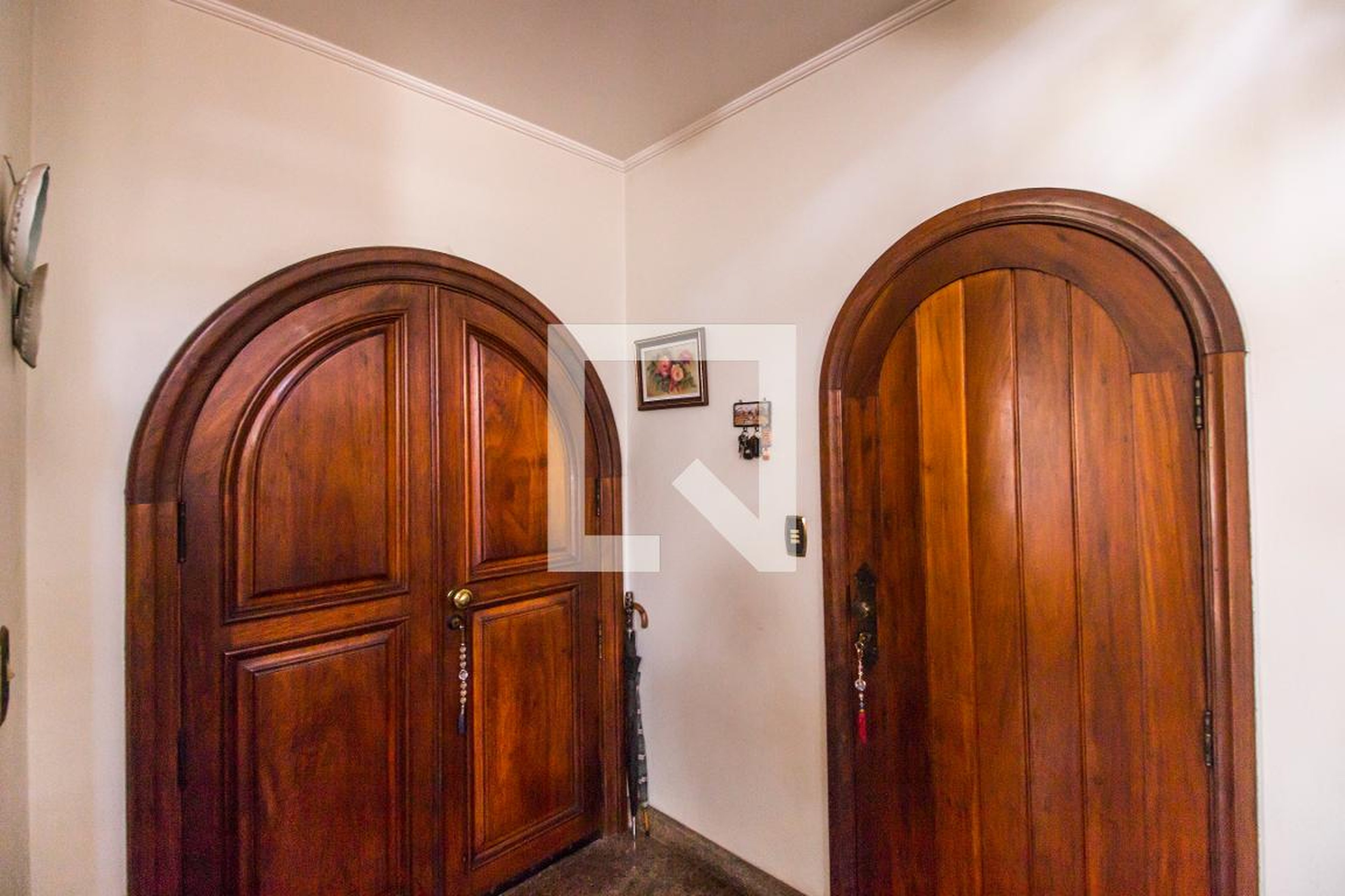 Entrada Condomínio em Alameda dos Gerânios, 18