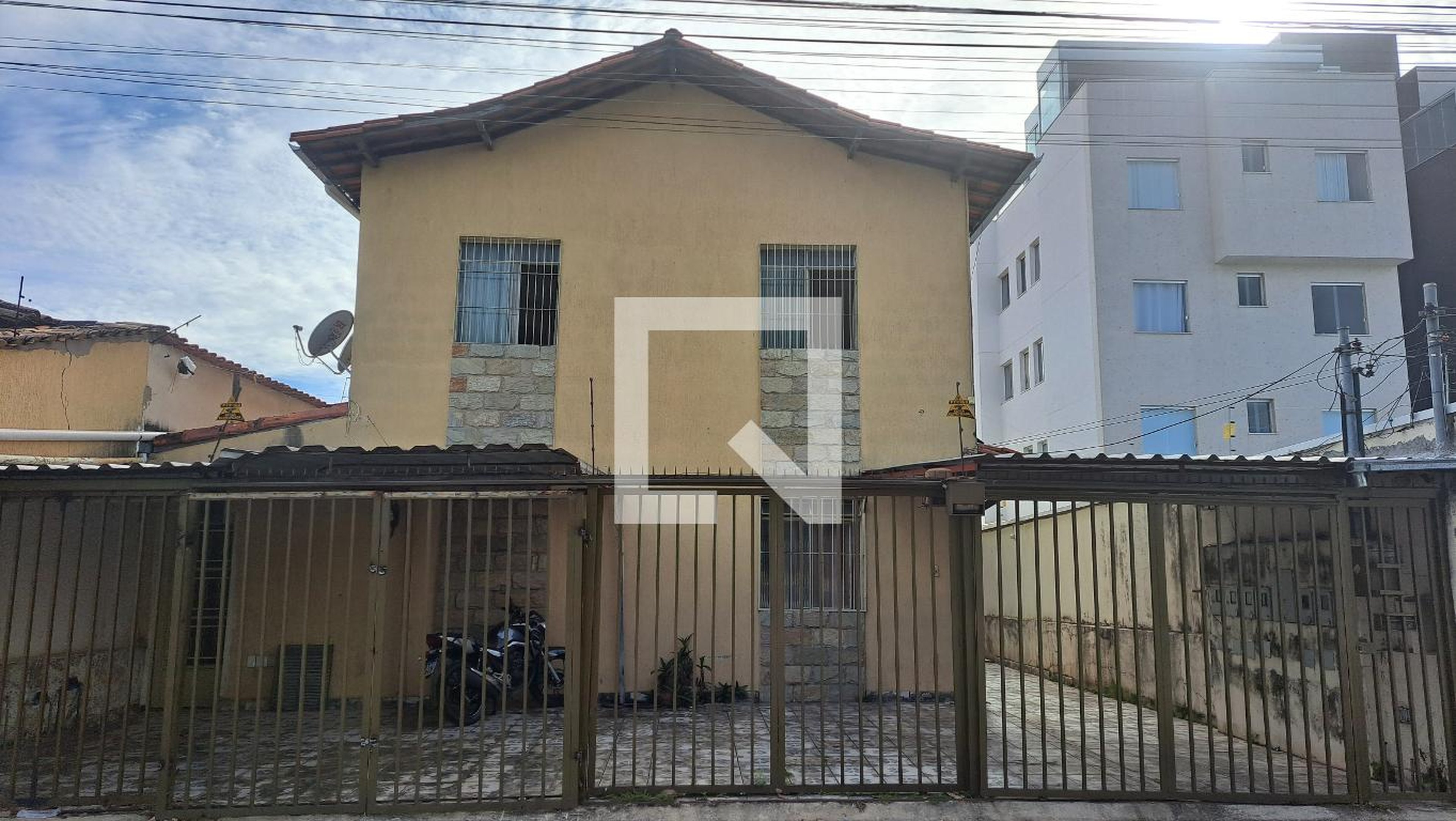 Fachada Condomínio em Rua Miguel Augusto da Silva, 470