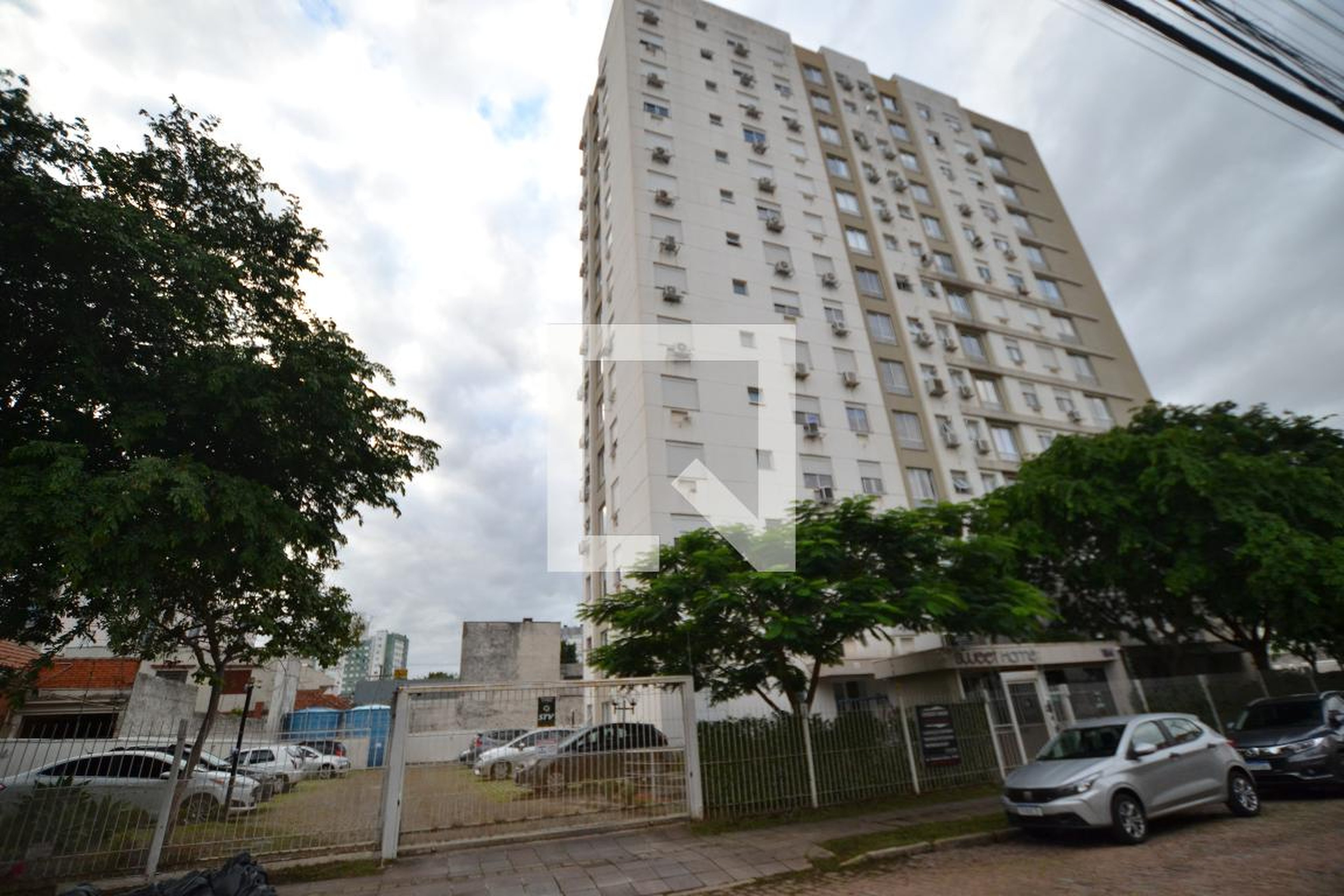 Fachada Condomínio em Rua Aurélio Porto, 1001