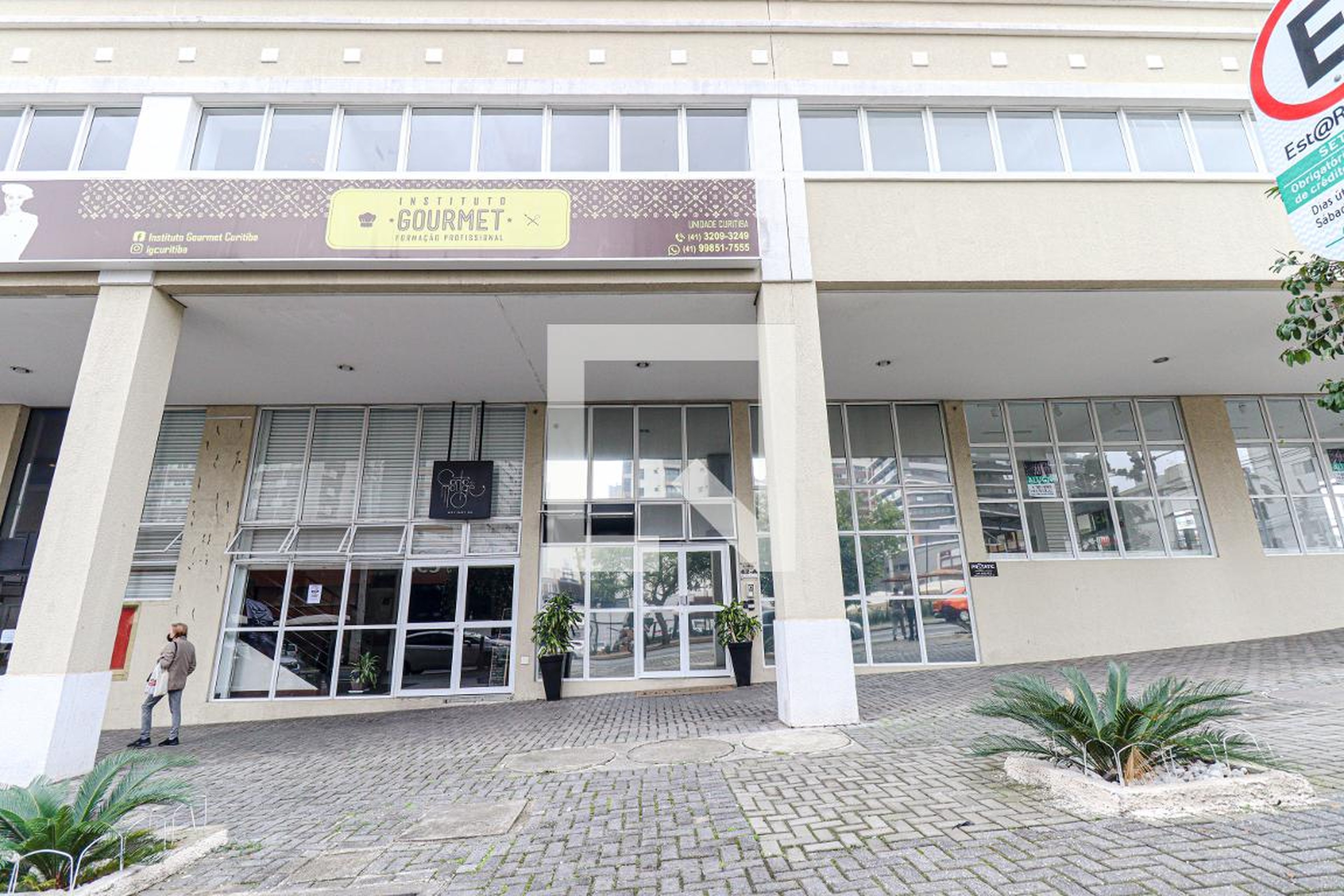 Fachada do Condomínio Condomínio em Rua Professor Álvaro Jorge, 63