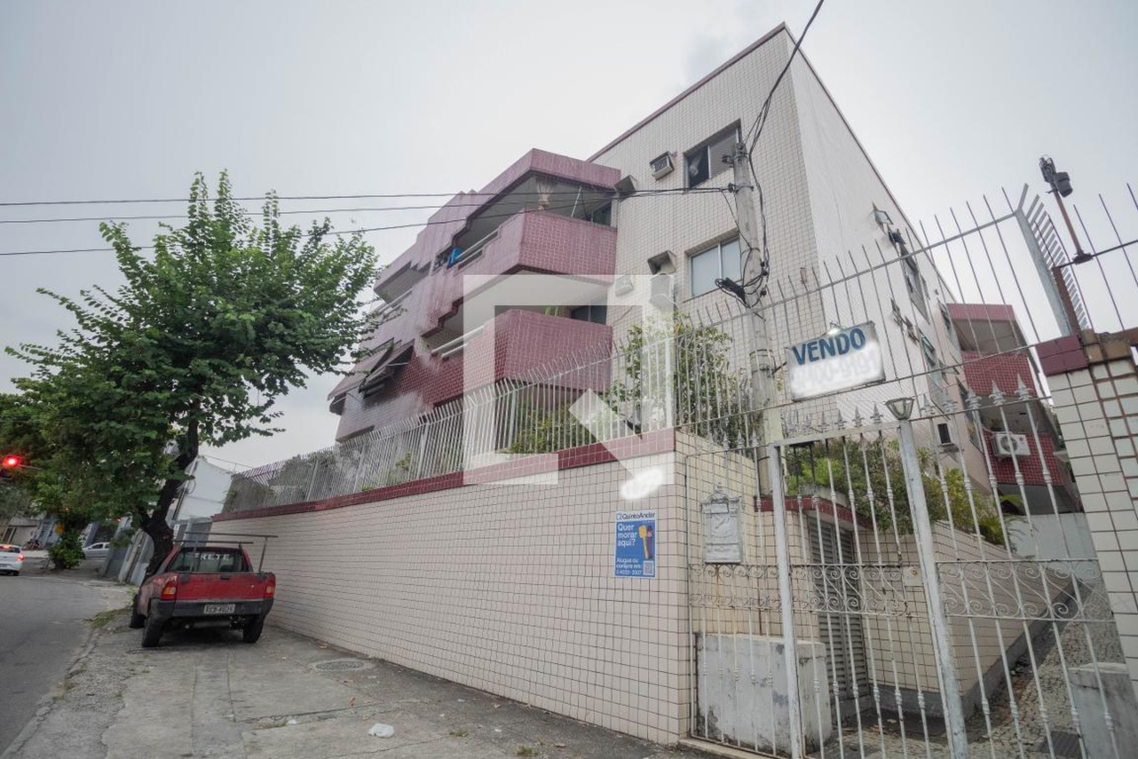 Fachada do Prédio Condomínio em Estrada do Rio Grande, 1077