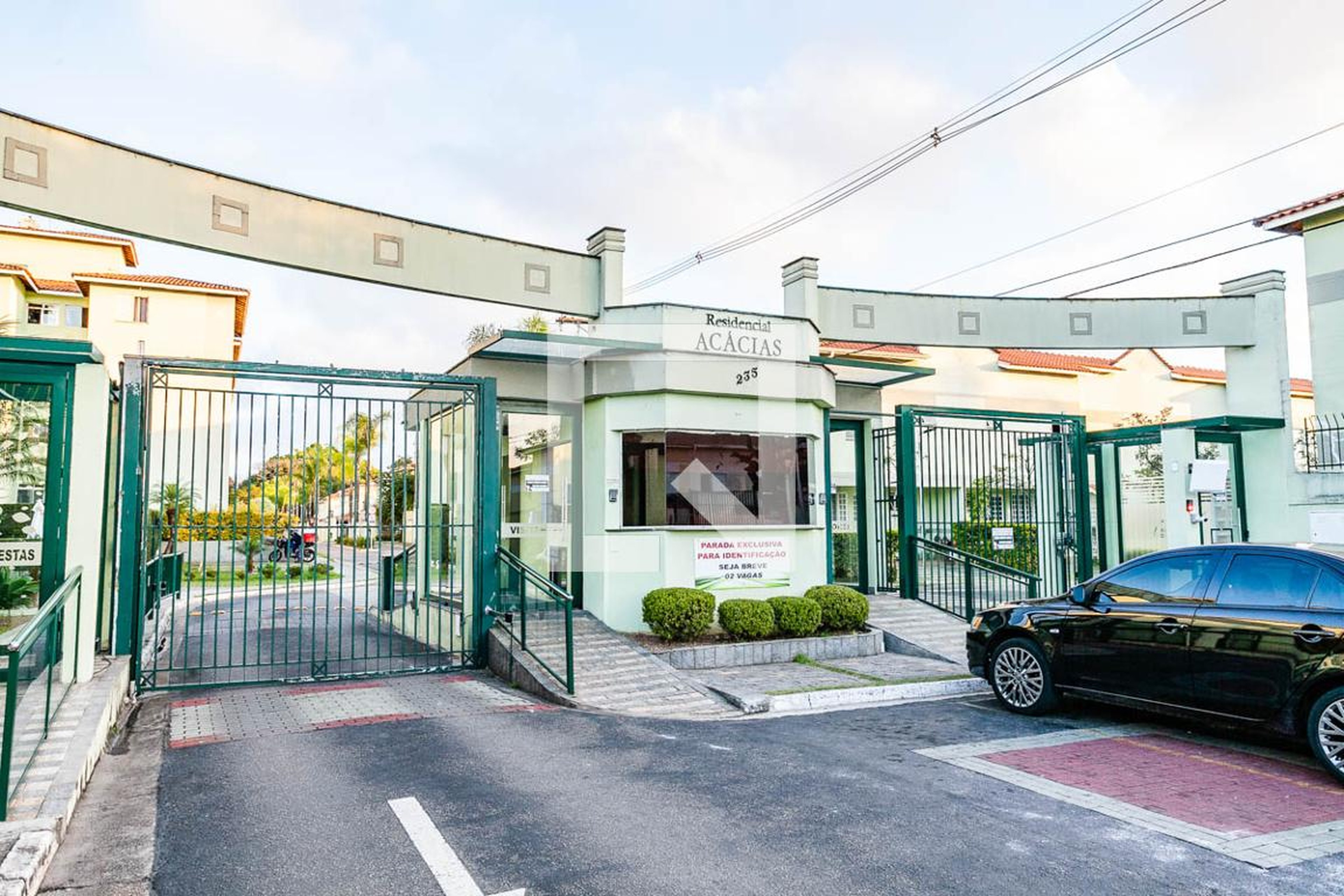 Fachada Condomínio em Rua Ibatiba, 23