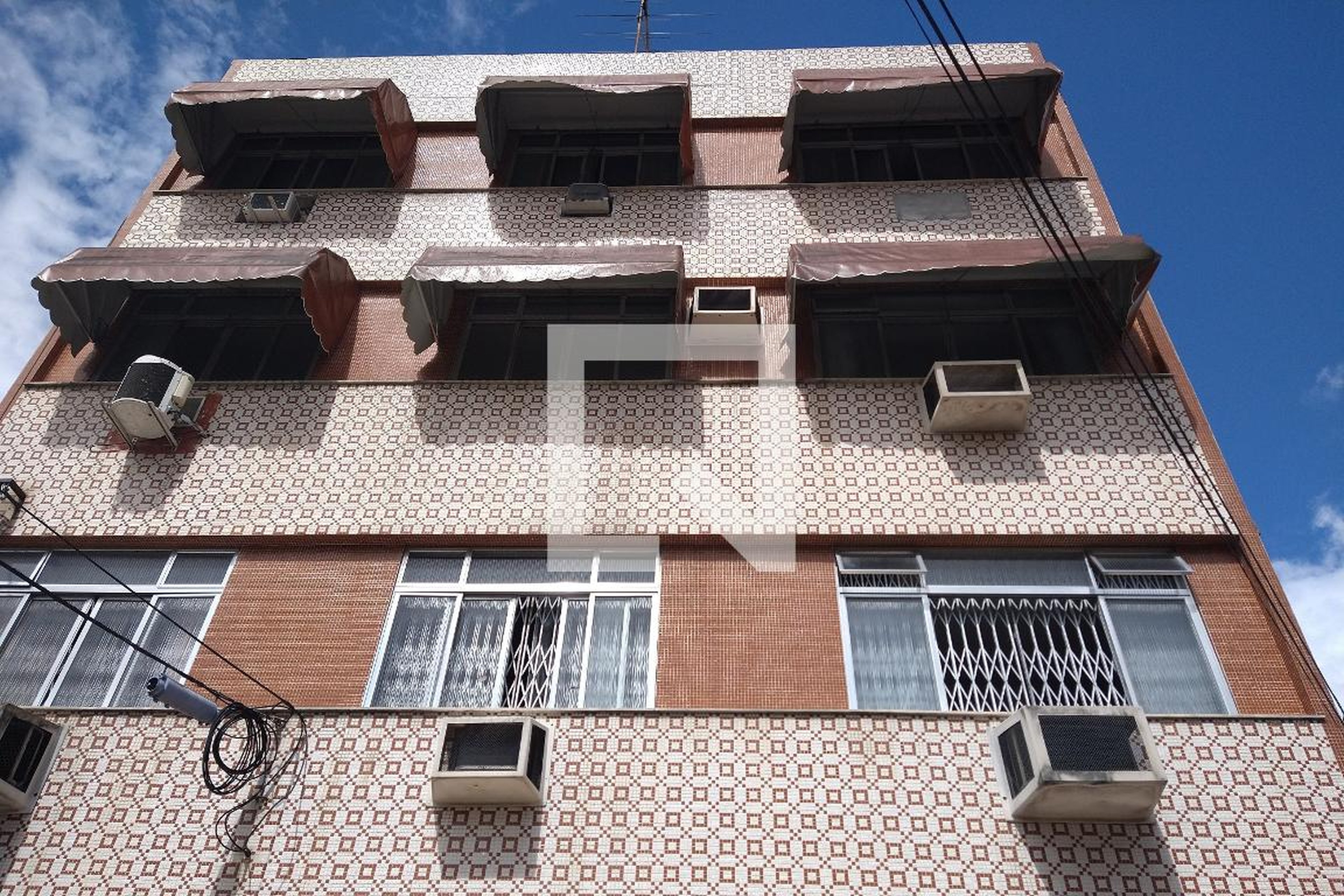 Fachada Condomínio em Rua General Silveira Sobrinho, 385