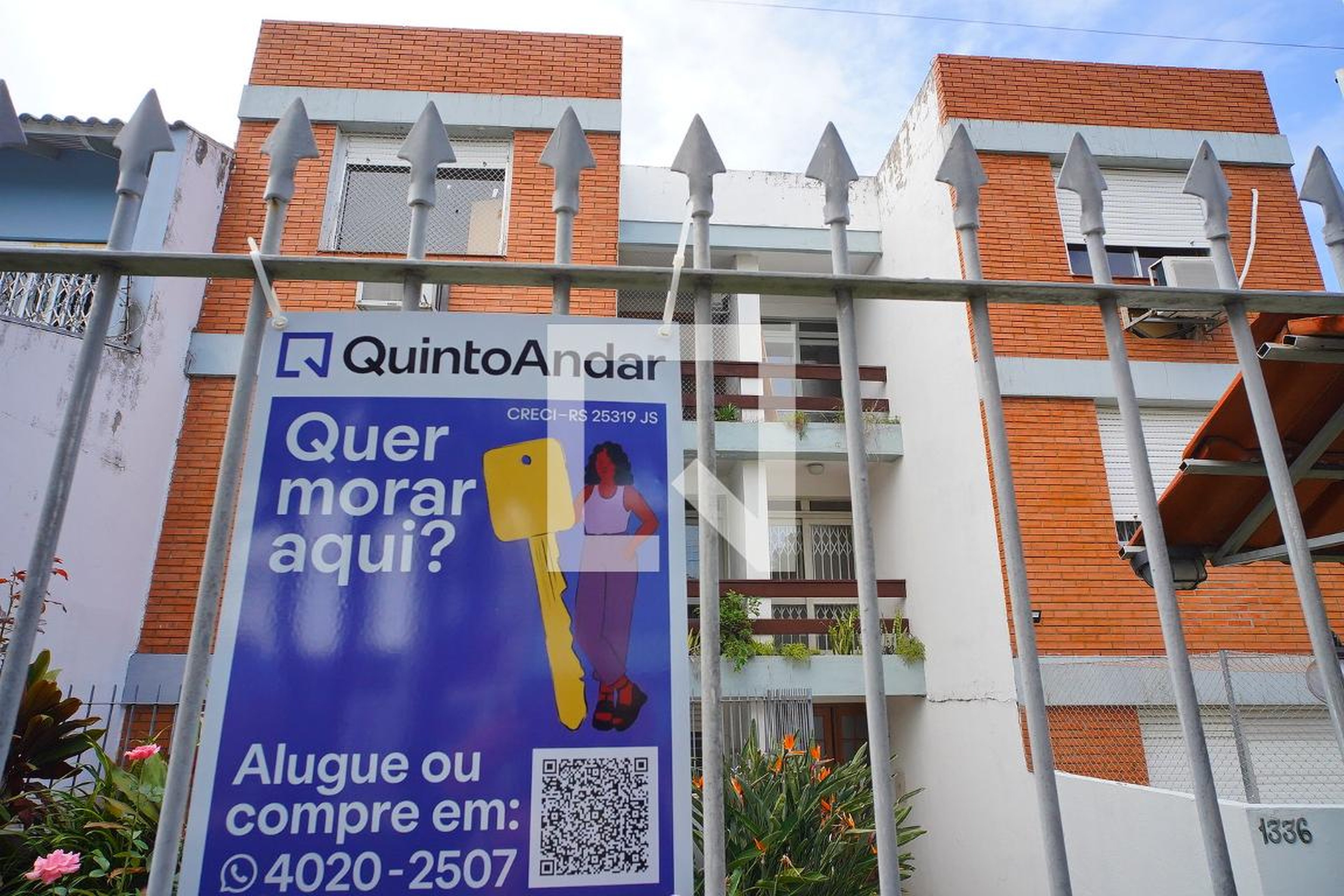Fachada do Prédio Condomínio em Rua Guilherme Alves, 1336