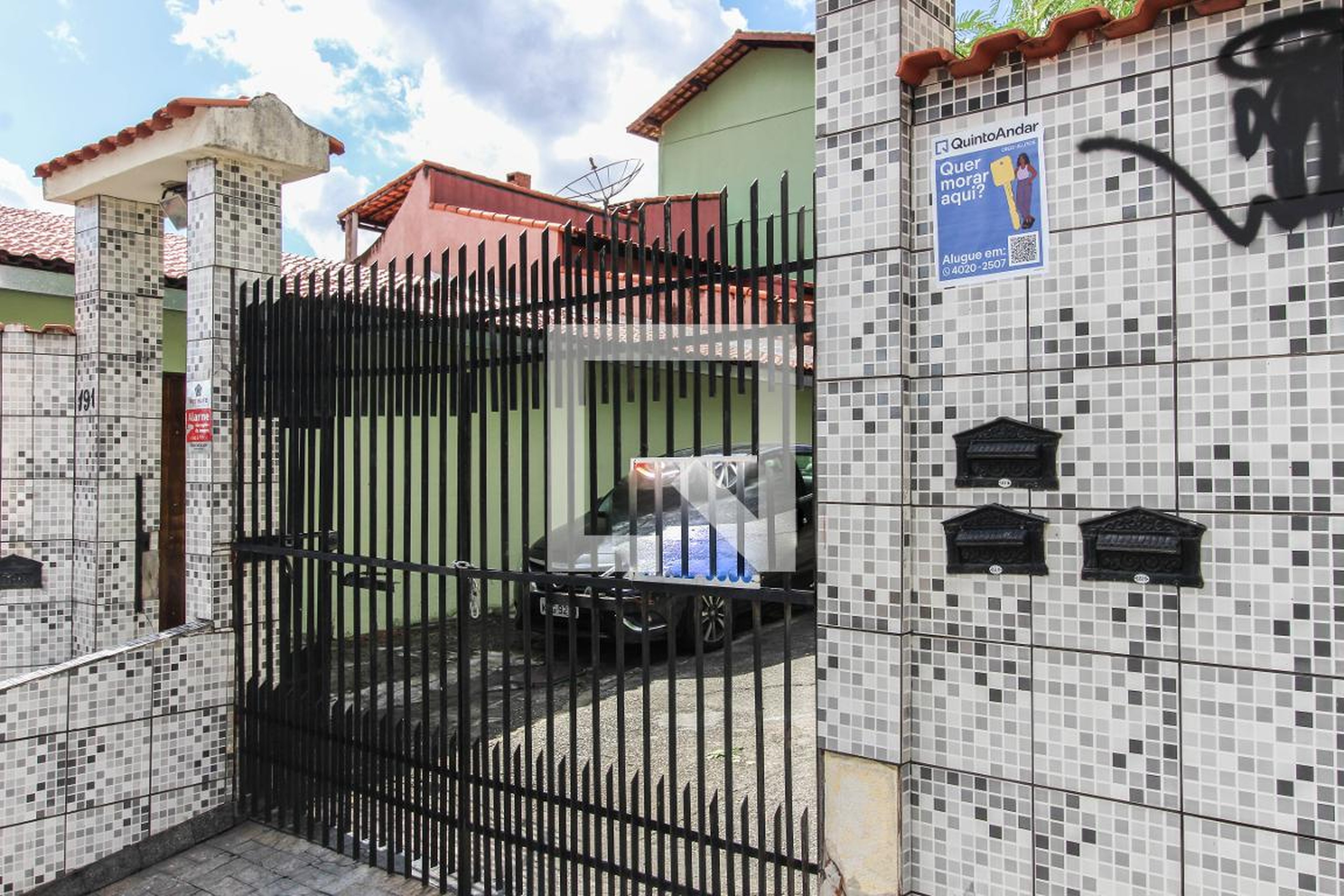 Fachada do condomínio Condomínio em Rua Juvenal Valadares, 191