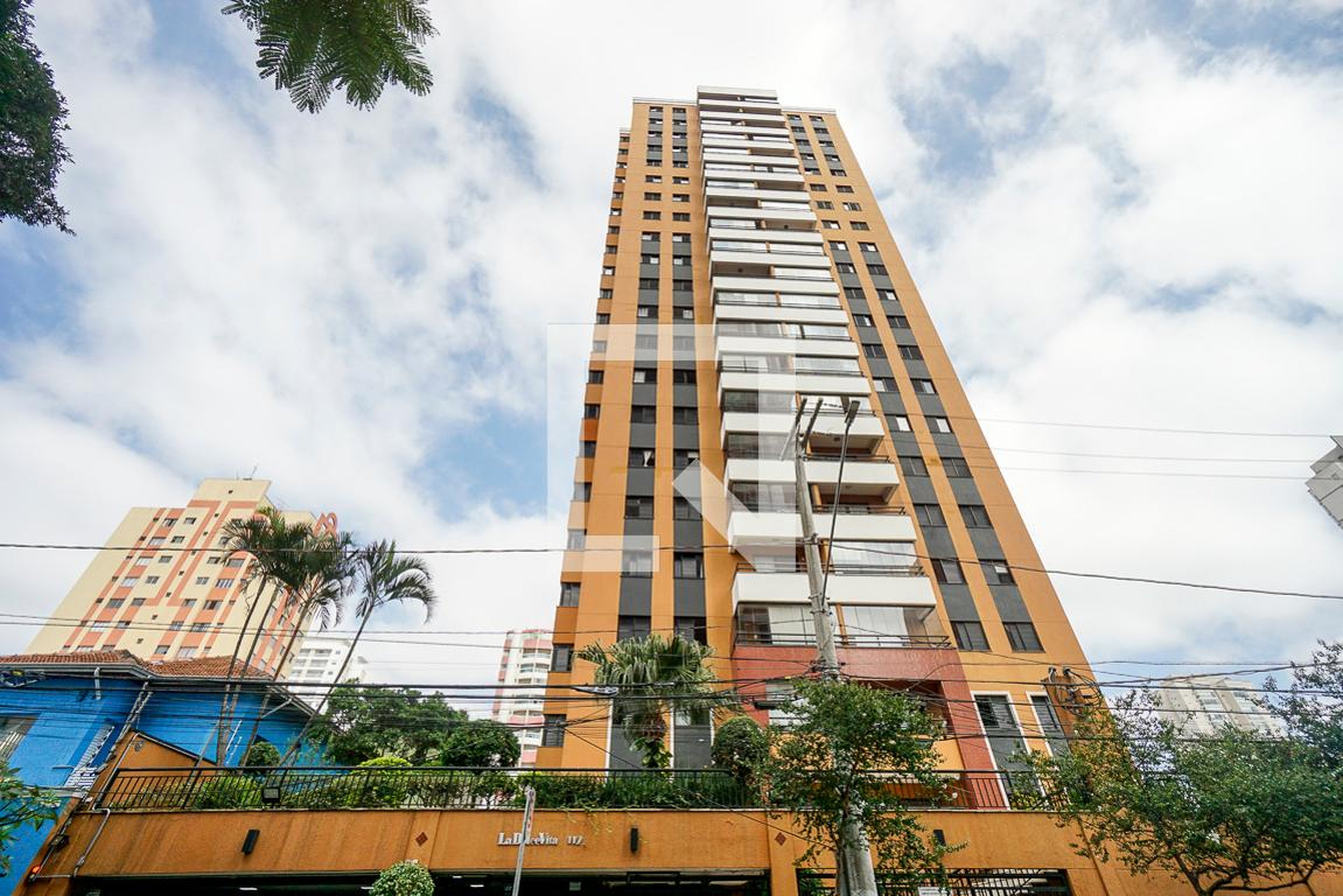 Fachada Condomínio em Rua Dr. Ângelo Vita, 122