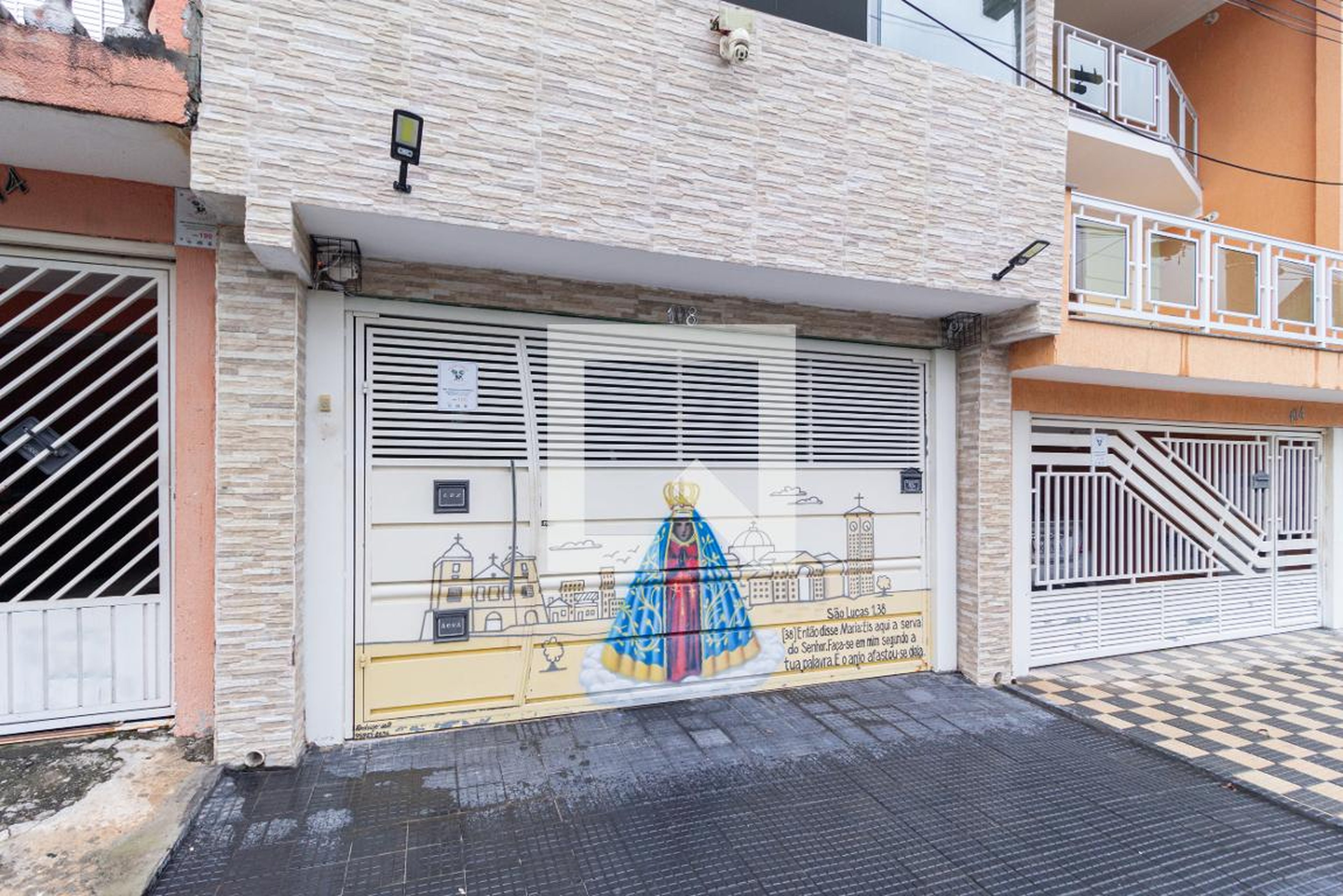 Fachada Condomínio em Rua Jatobá, 108