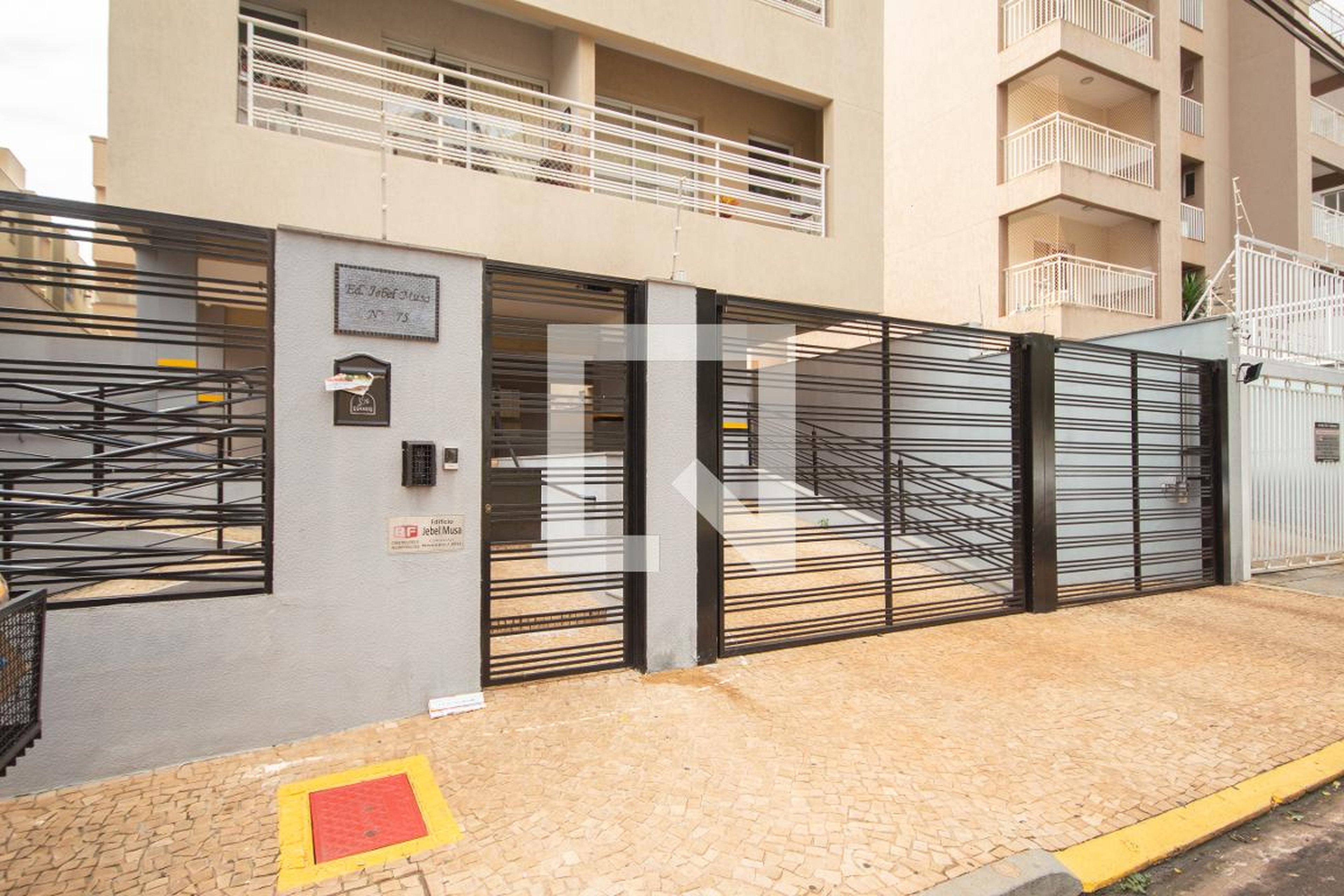 Fachada do condomínio Edifício Bebel Musa