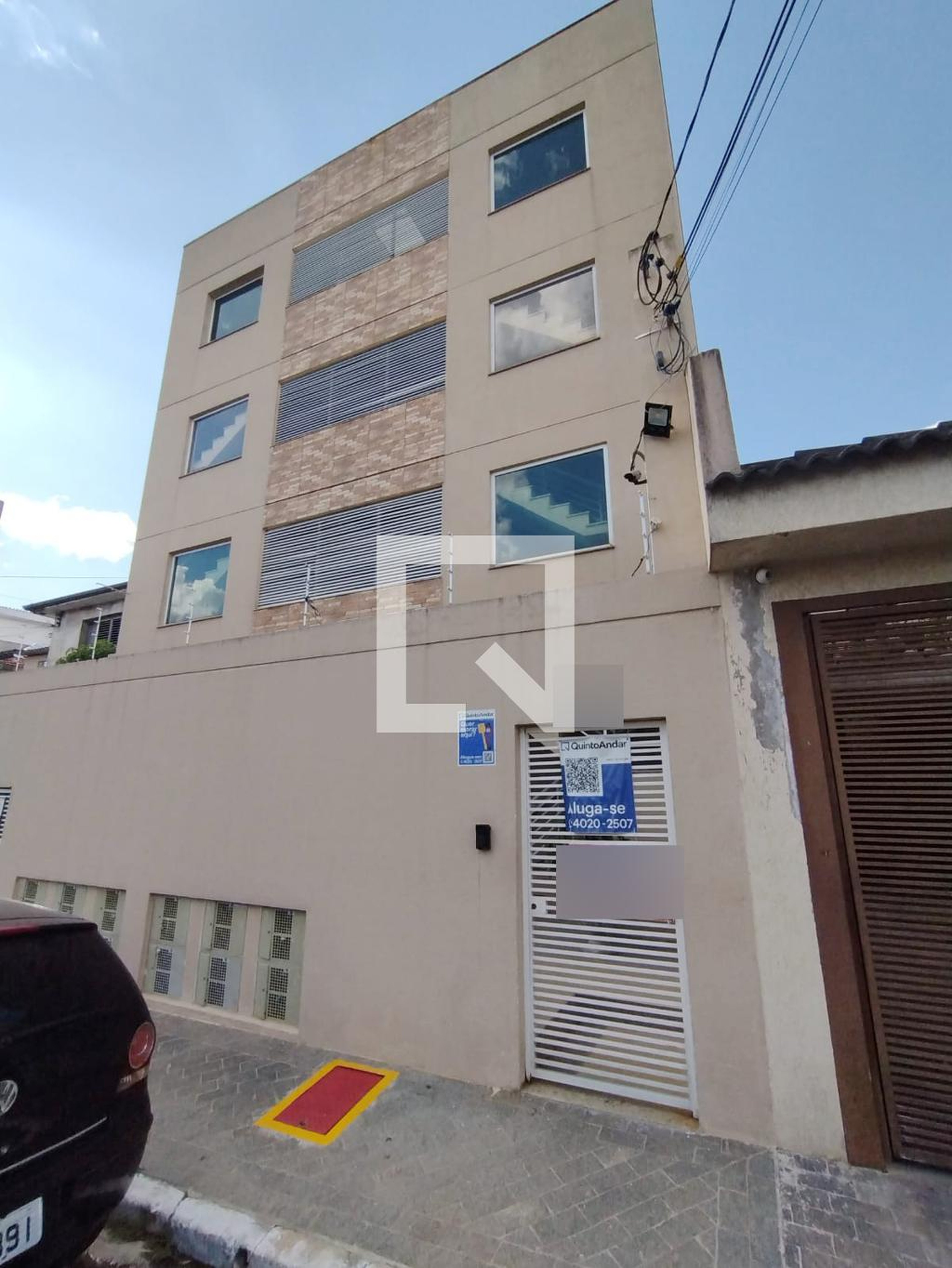 Fachada Condomínio em Rua Alves Cardoso, 251