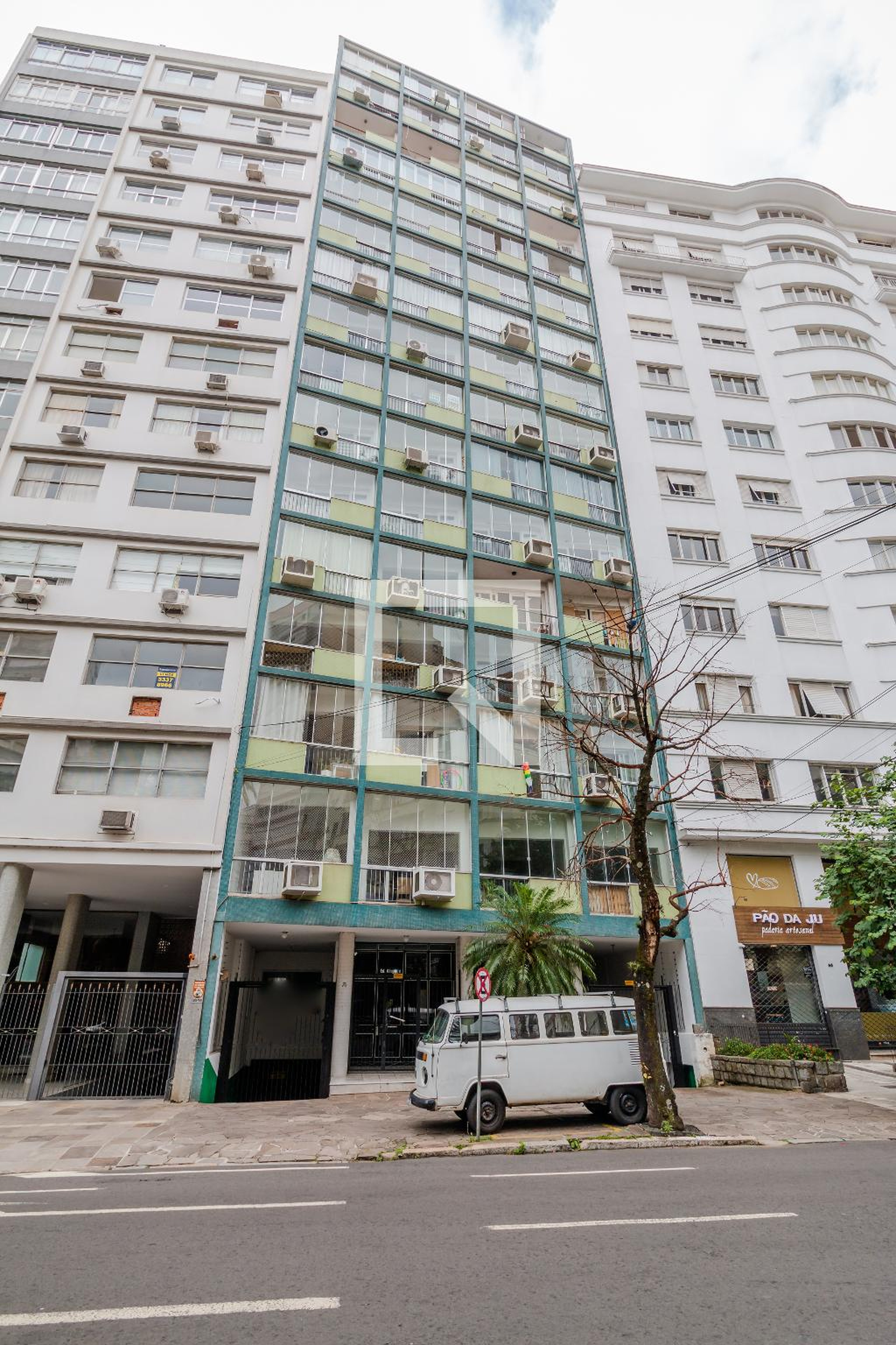 Fachada Condomínio em Rua 24 de Outubro, 74