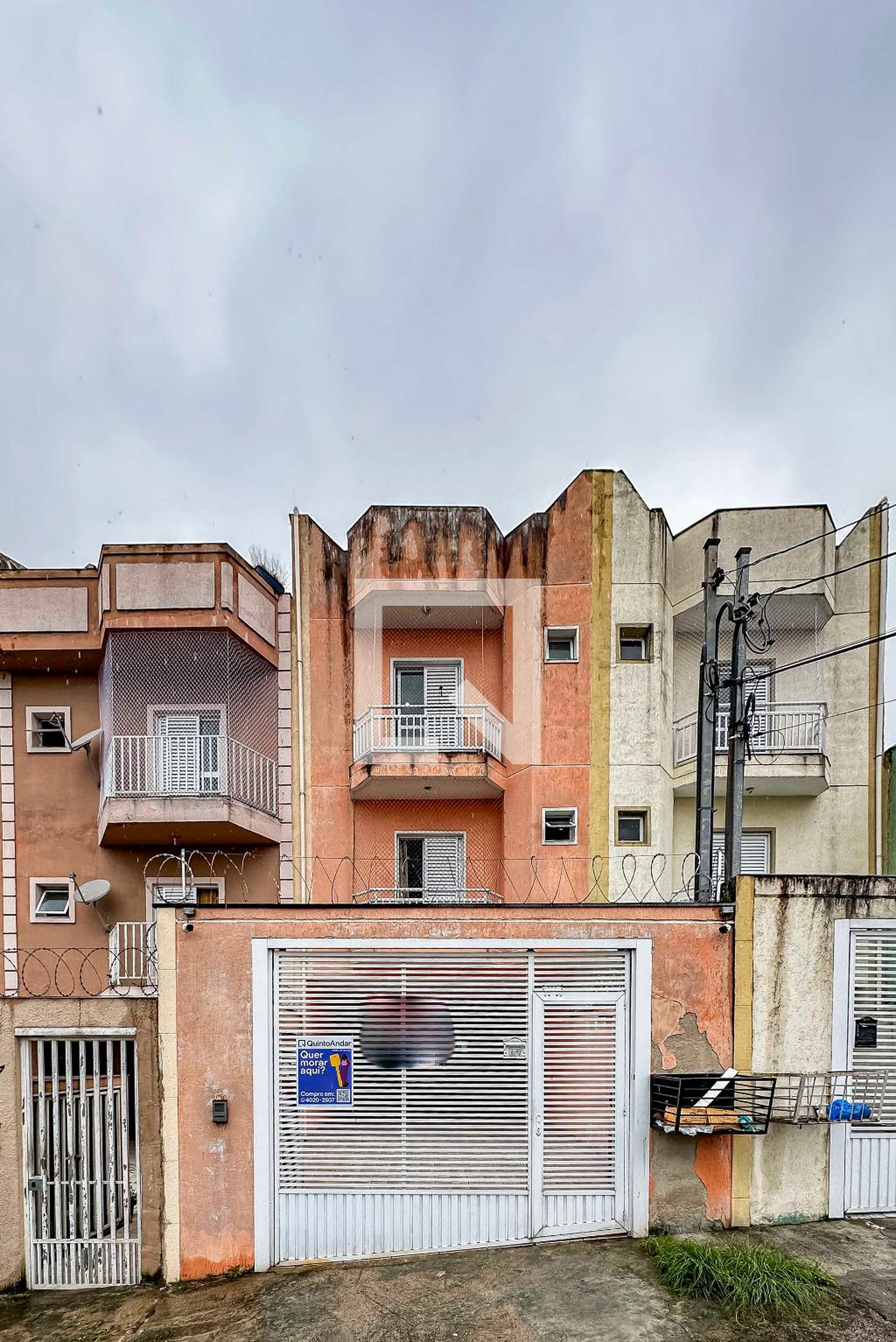 Fachada Condomínio em Rua Antônio Sáles, 205