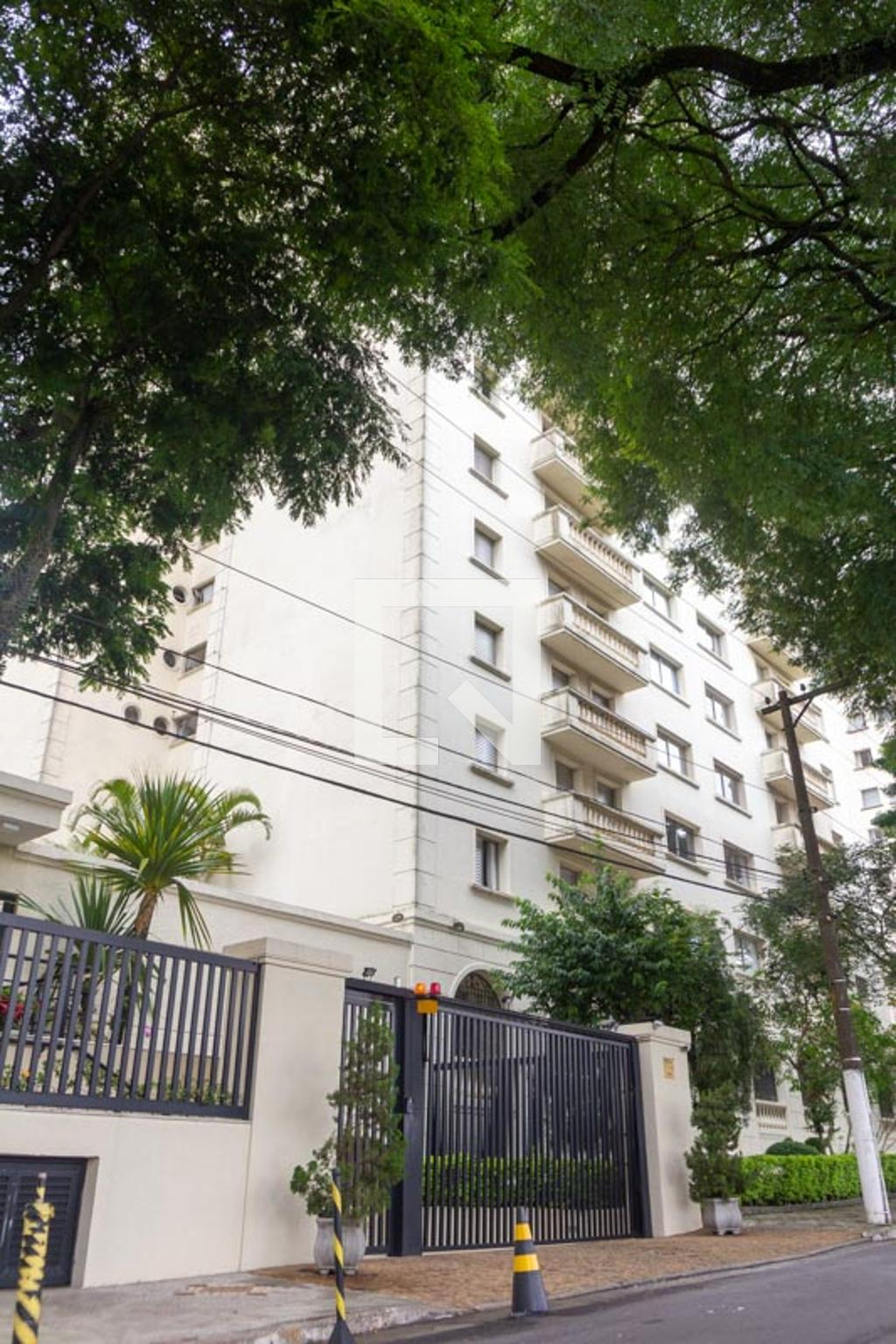 Fachada do Condomínio Edifício Mansão Jardim Escócia