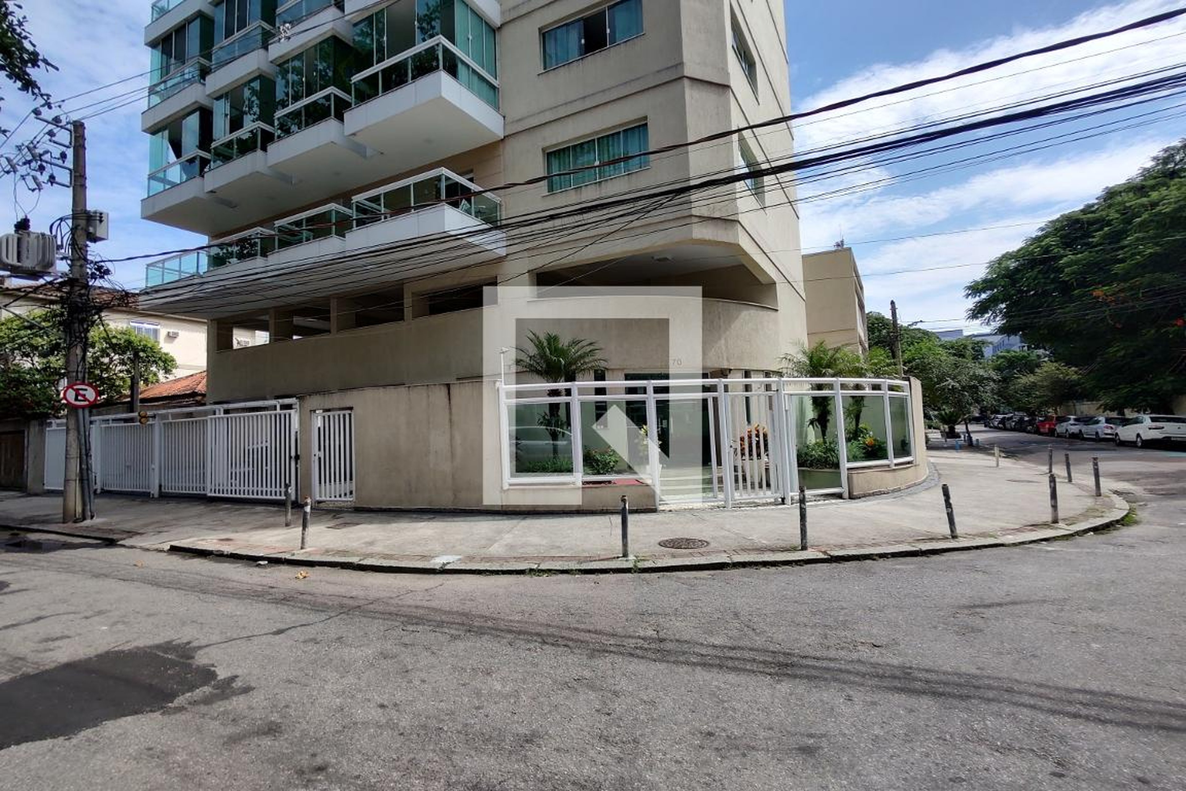 Fachada do Prédio Condomínio em Praça José Alves Azevedo, 70