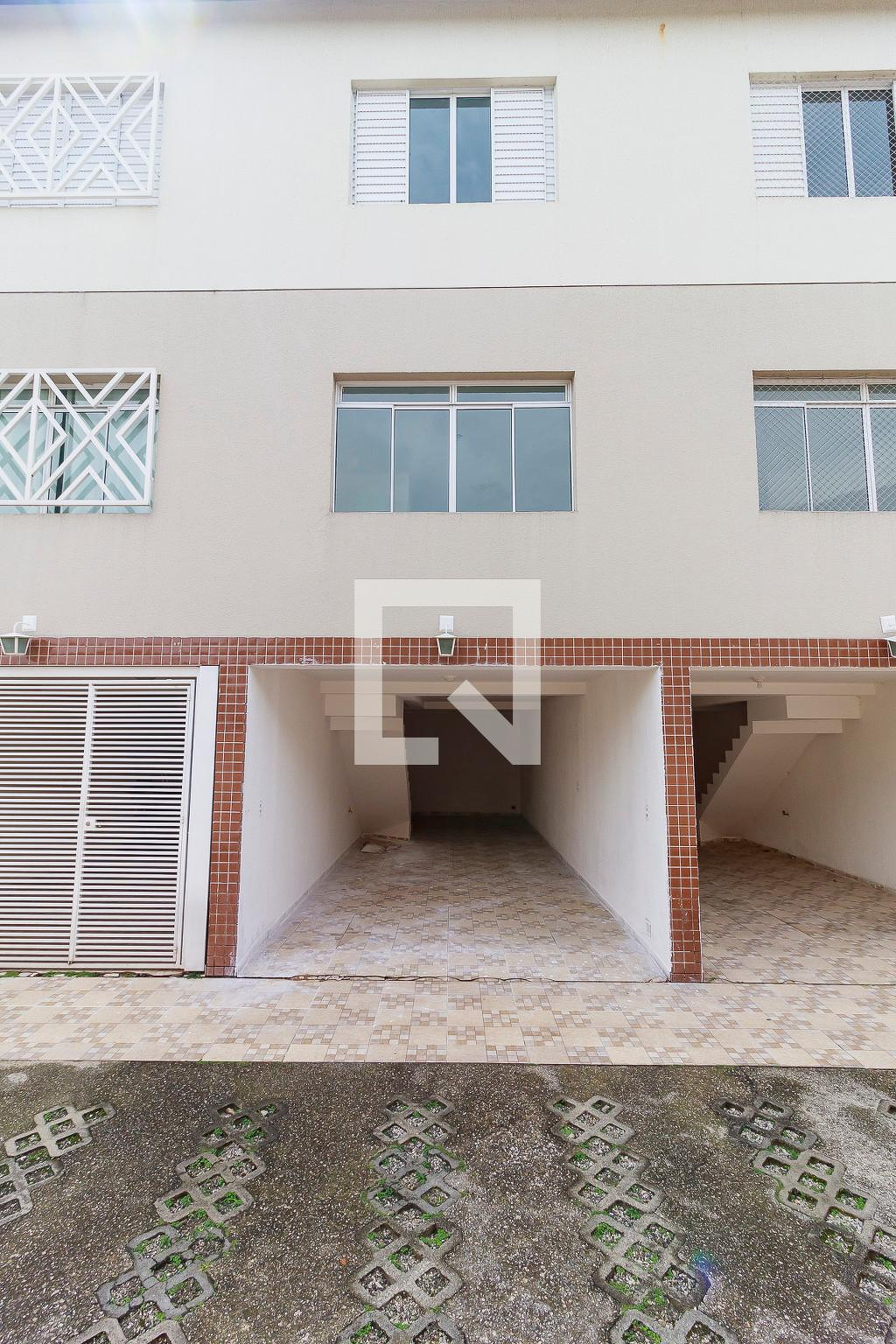 Fachada Condomínio em Rua Tenente Isaías Branco de Araújo, 570