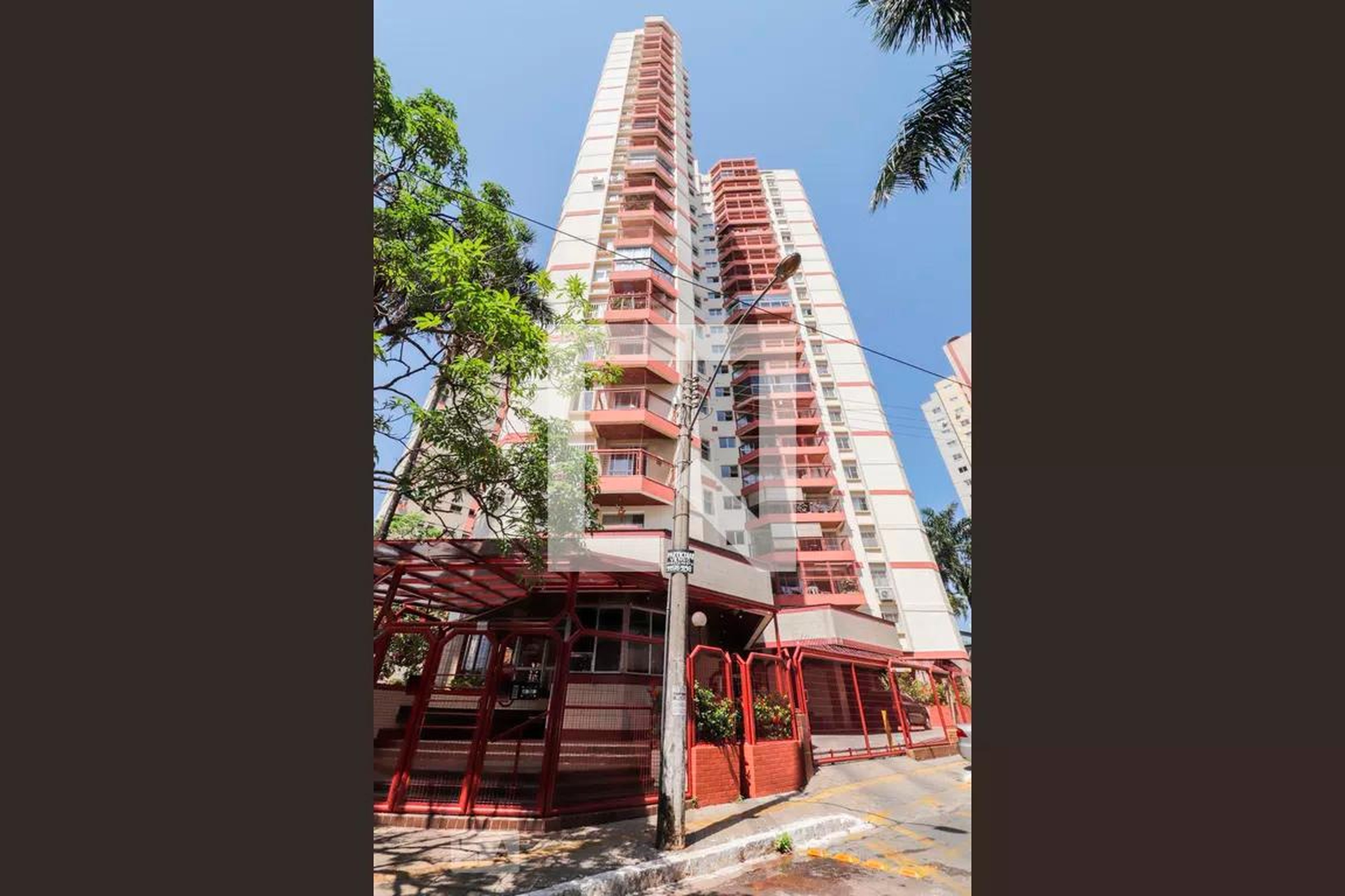 Fachada Condomínio Léo Lince