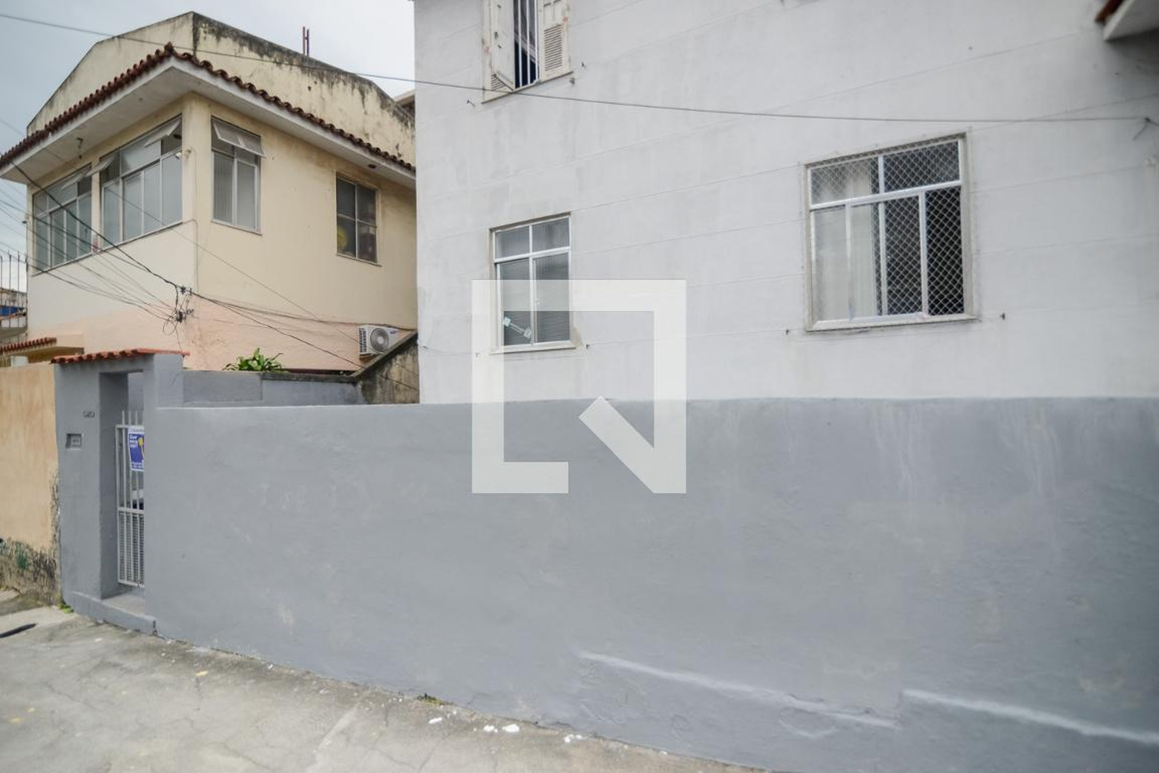 Fachada Condomínio em Rua Carneiro de Campos, 56