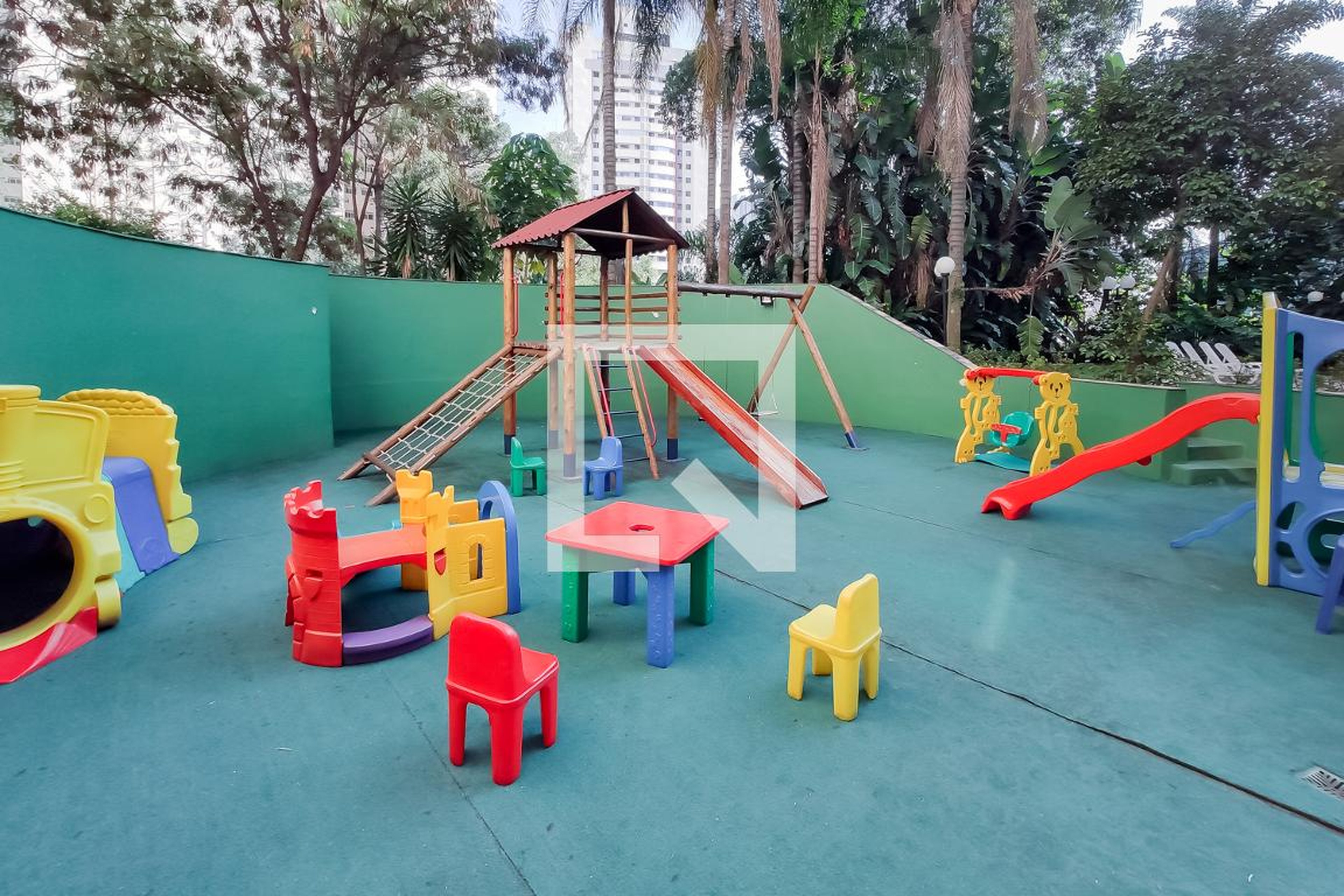 Playground - Jardim Mediterrâneo