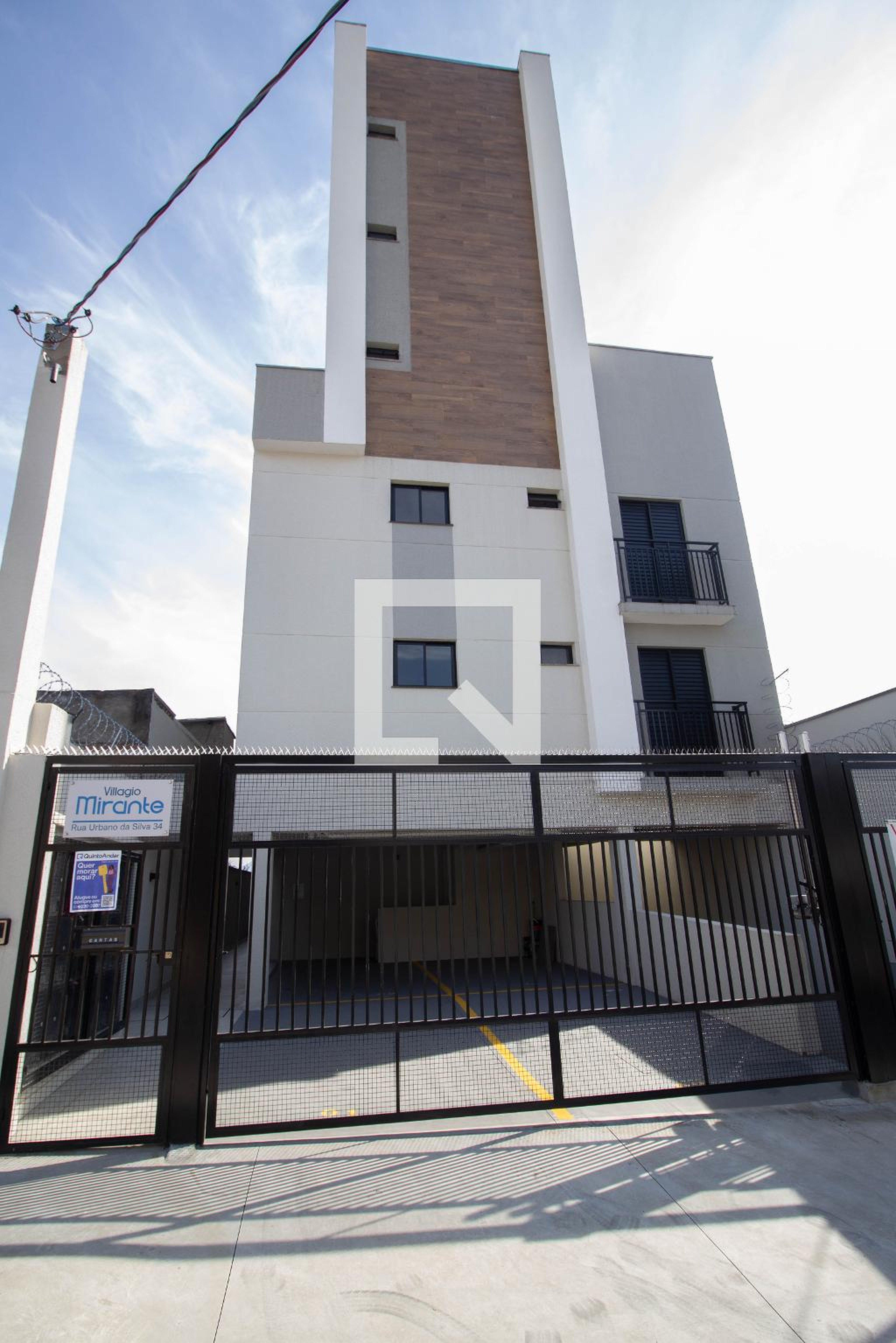 Fachada Condomínio em Rua Urbano da Silva, 34