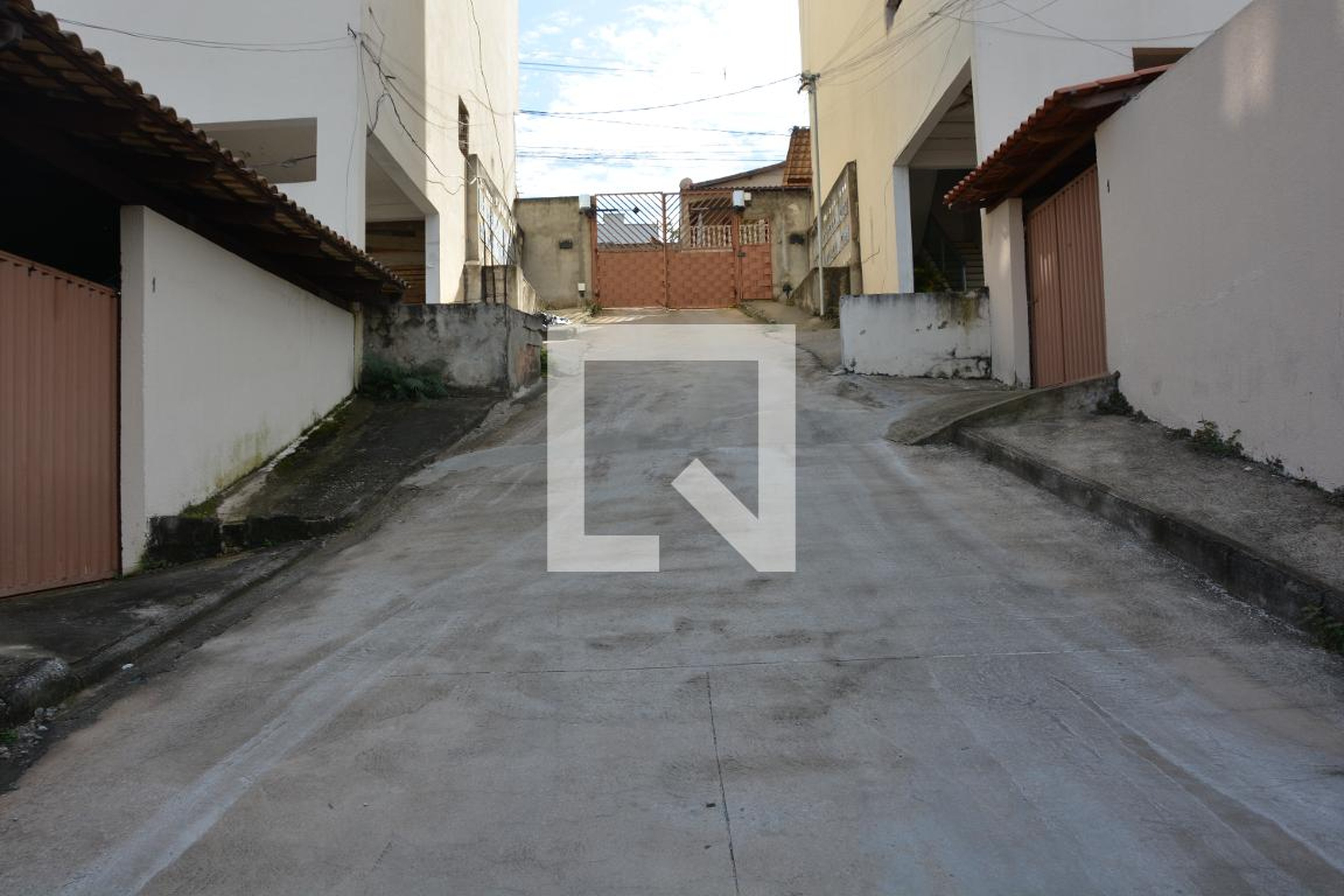 Entrada Condomínio em Rua Oitenta e Cinco, 439